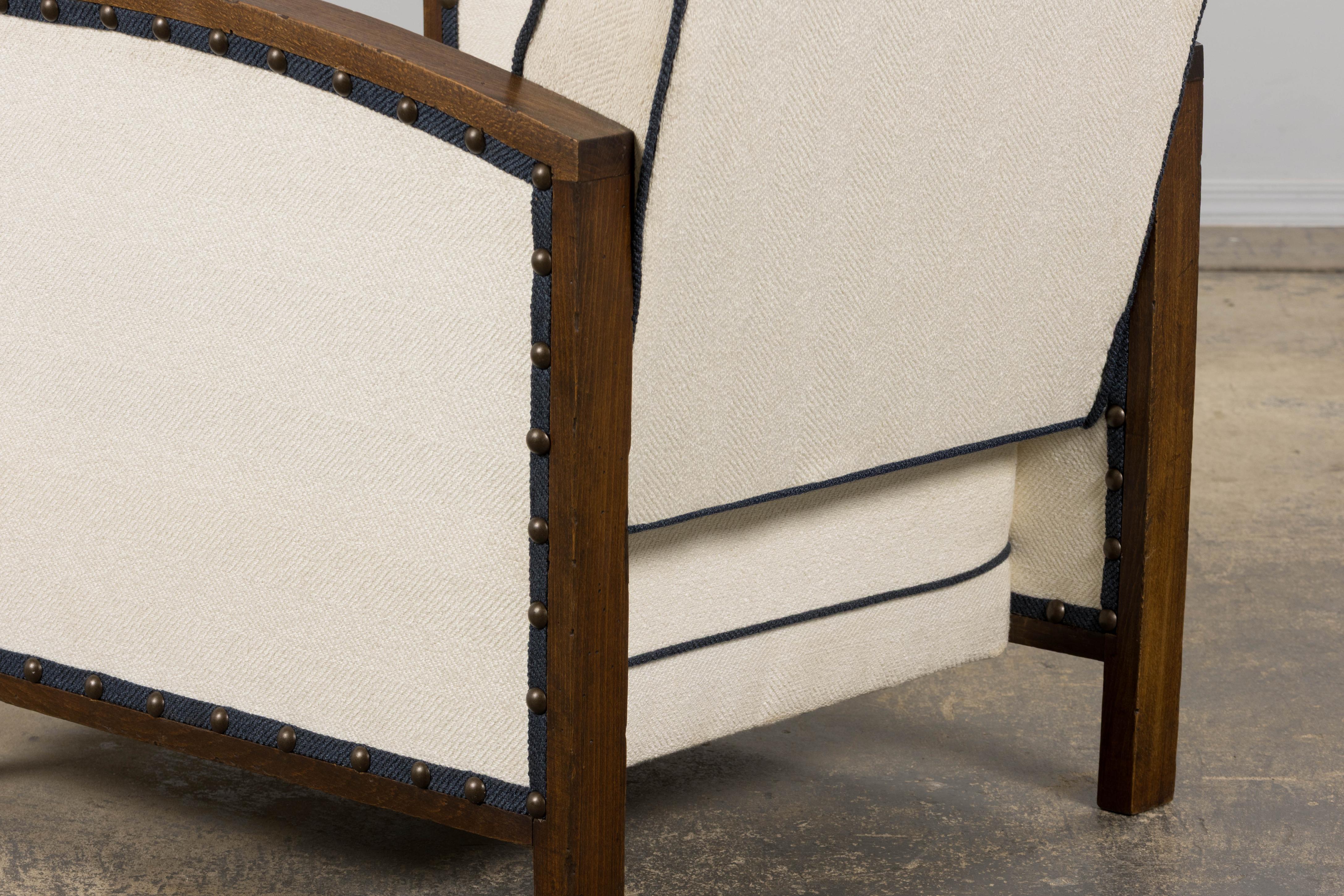 1930s French Art Deco Maple Club Chairs in Cotton White- A Pair For Sale 15