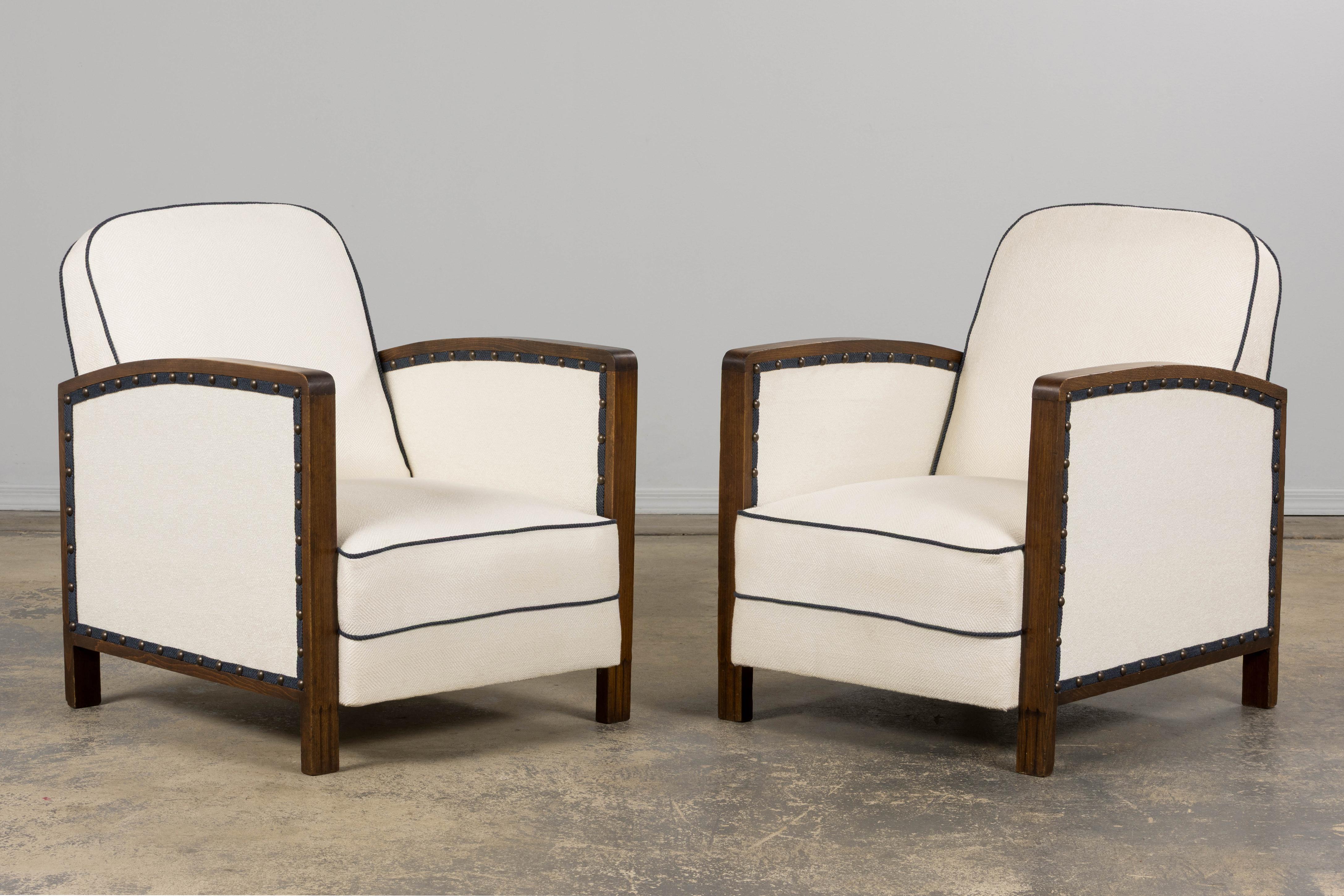 1930s French Art Deco Maple Club Chairs in Cotton White- A Pair For Sale 2