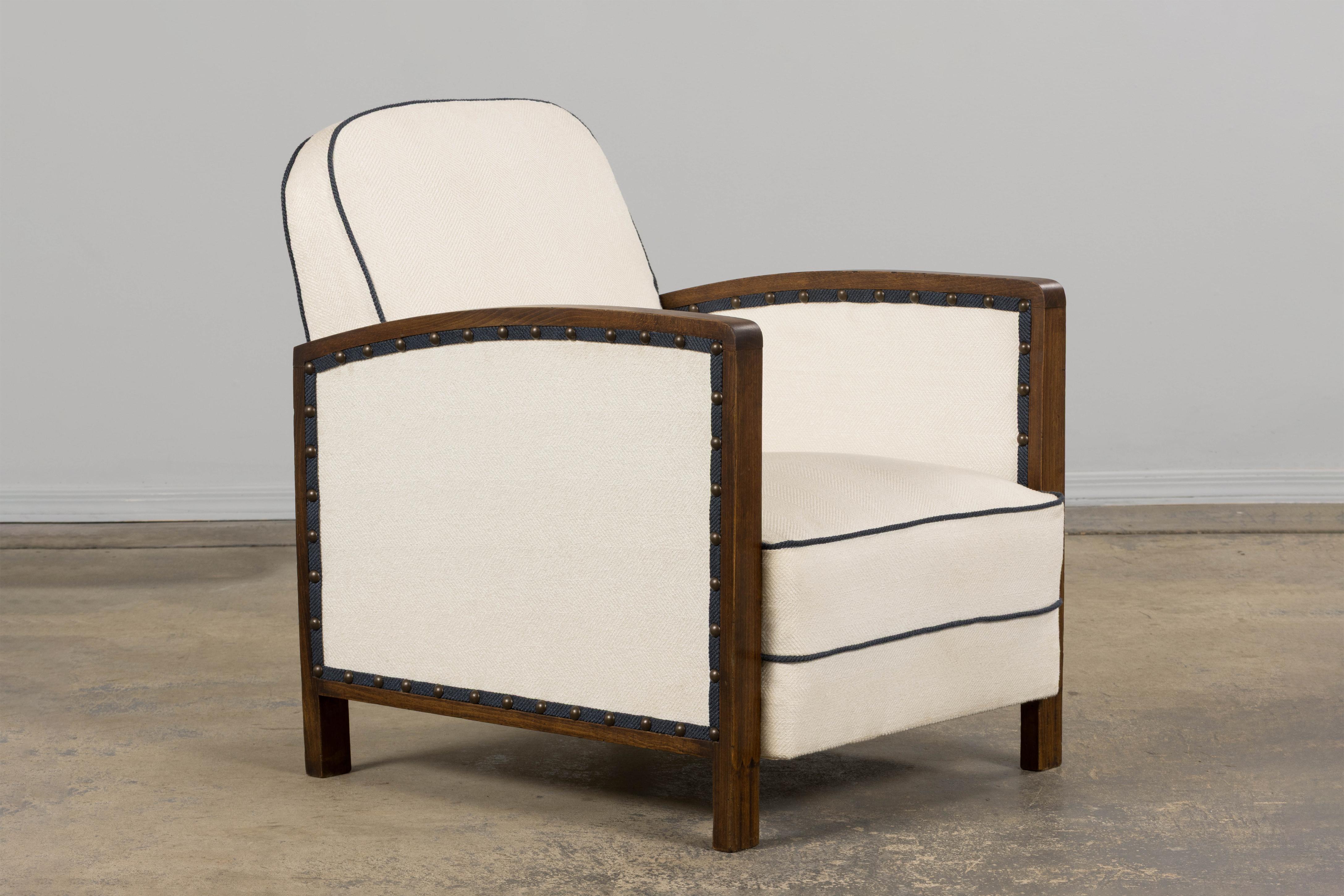 1930s French Art Deco Maple Club Chairs in Cotton White- A Pair For Sale 3