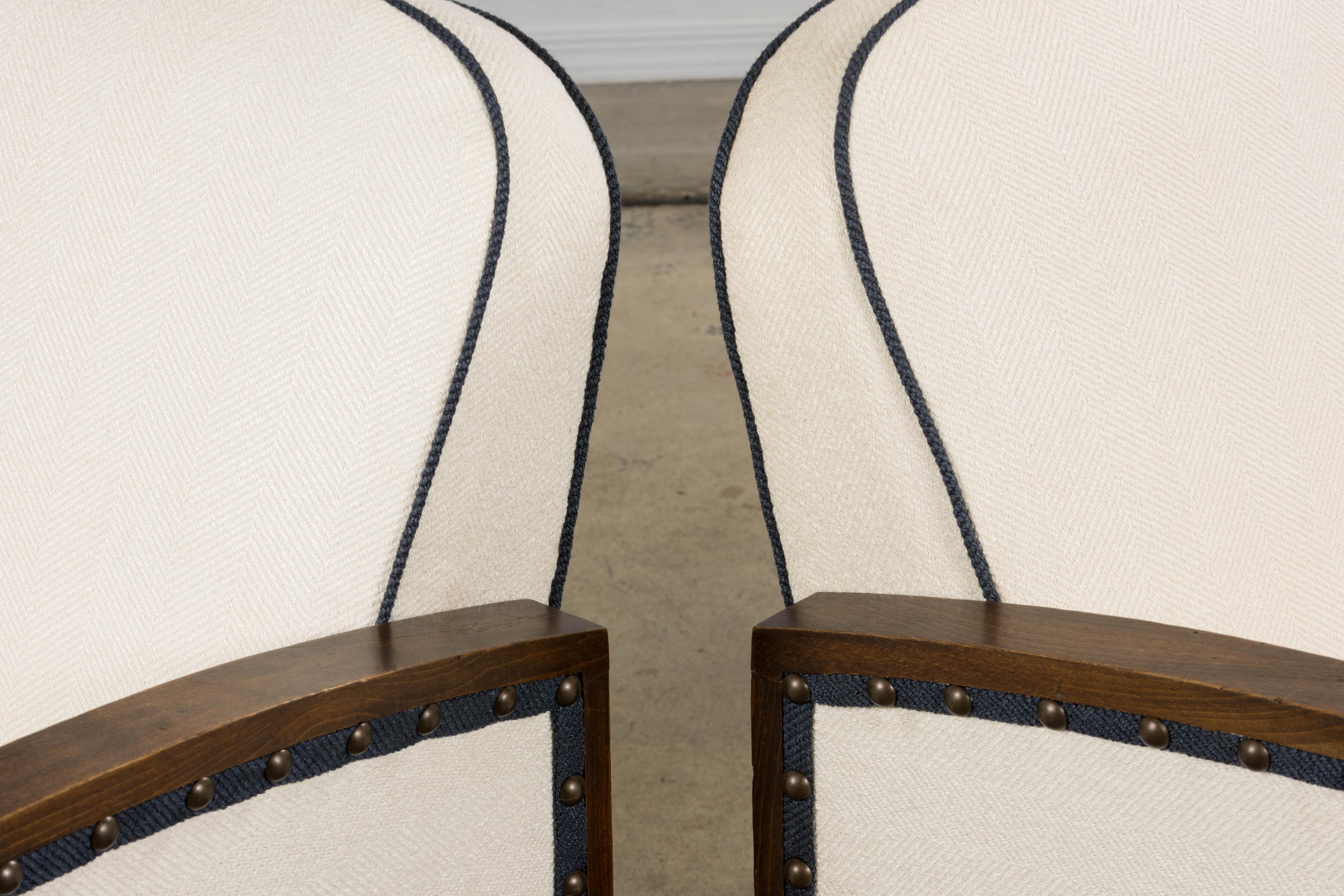 1930s French Art Deco Maple Club Chairs in Cotton White- A Pair For Sale 4