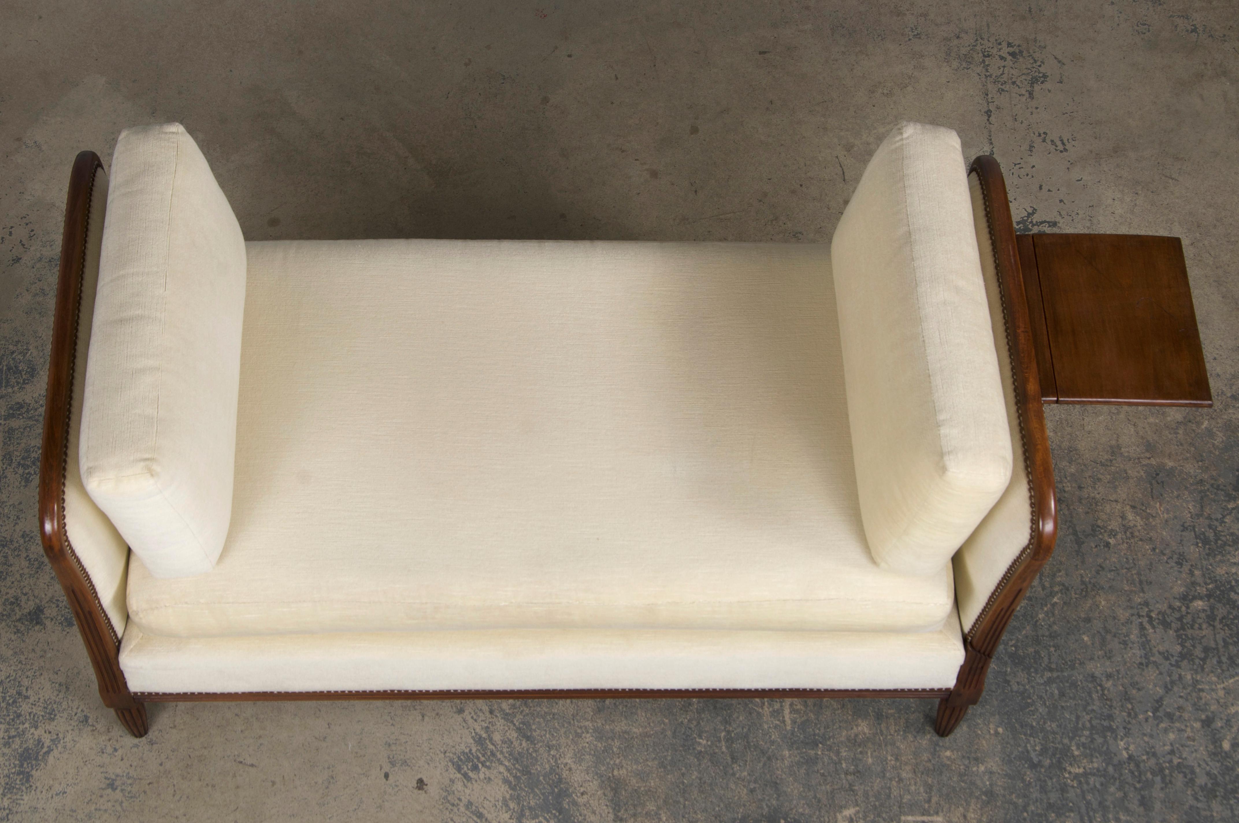 Hand-Crafted 1930s French Art Deco Maple Daybed W/ Cream Velvet