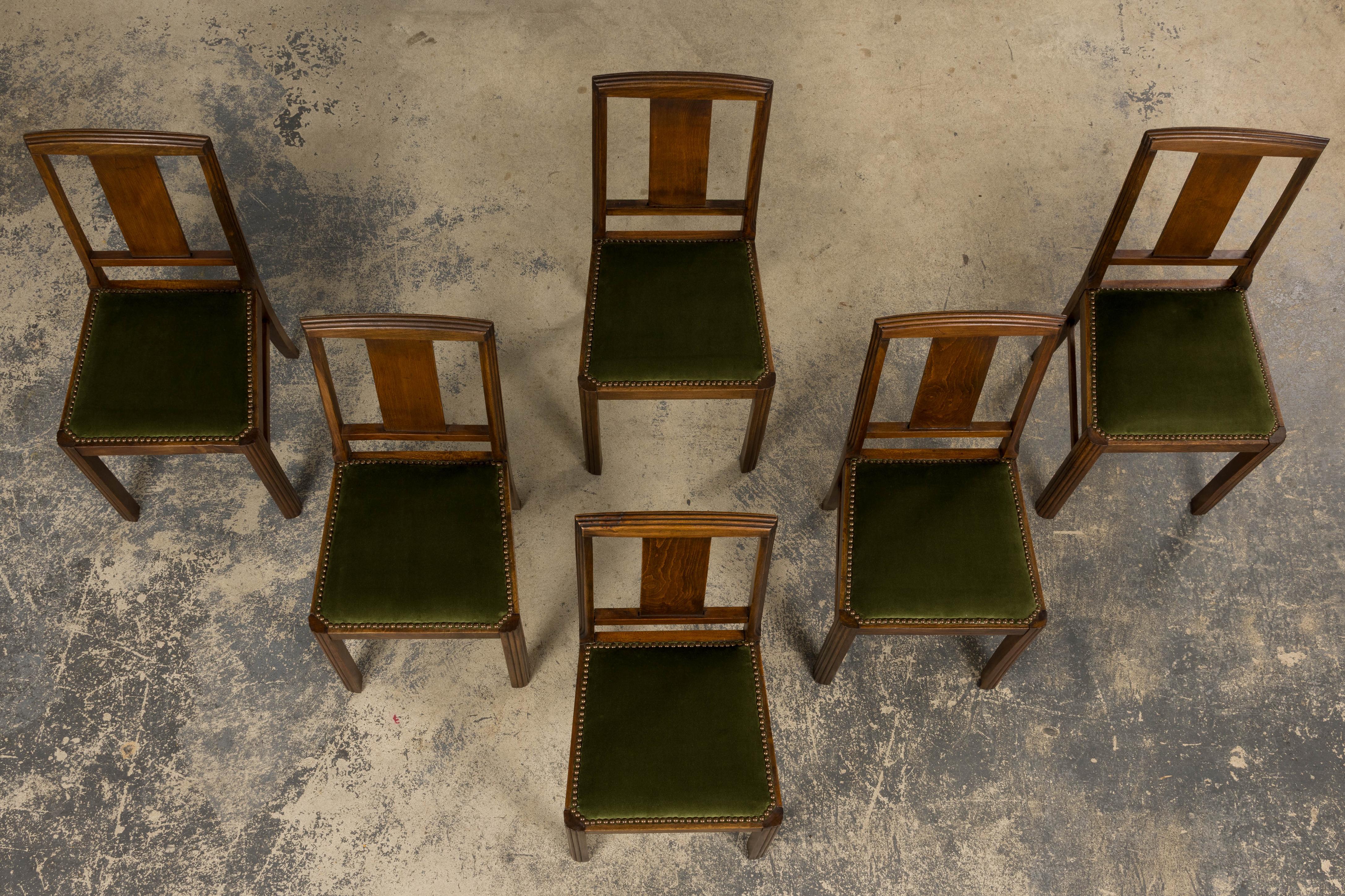 Art déco Chaises de salle à manger en érable Art Deco français des années 1930 avec velours vert olive - Lot de 6 en vente