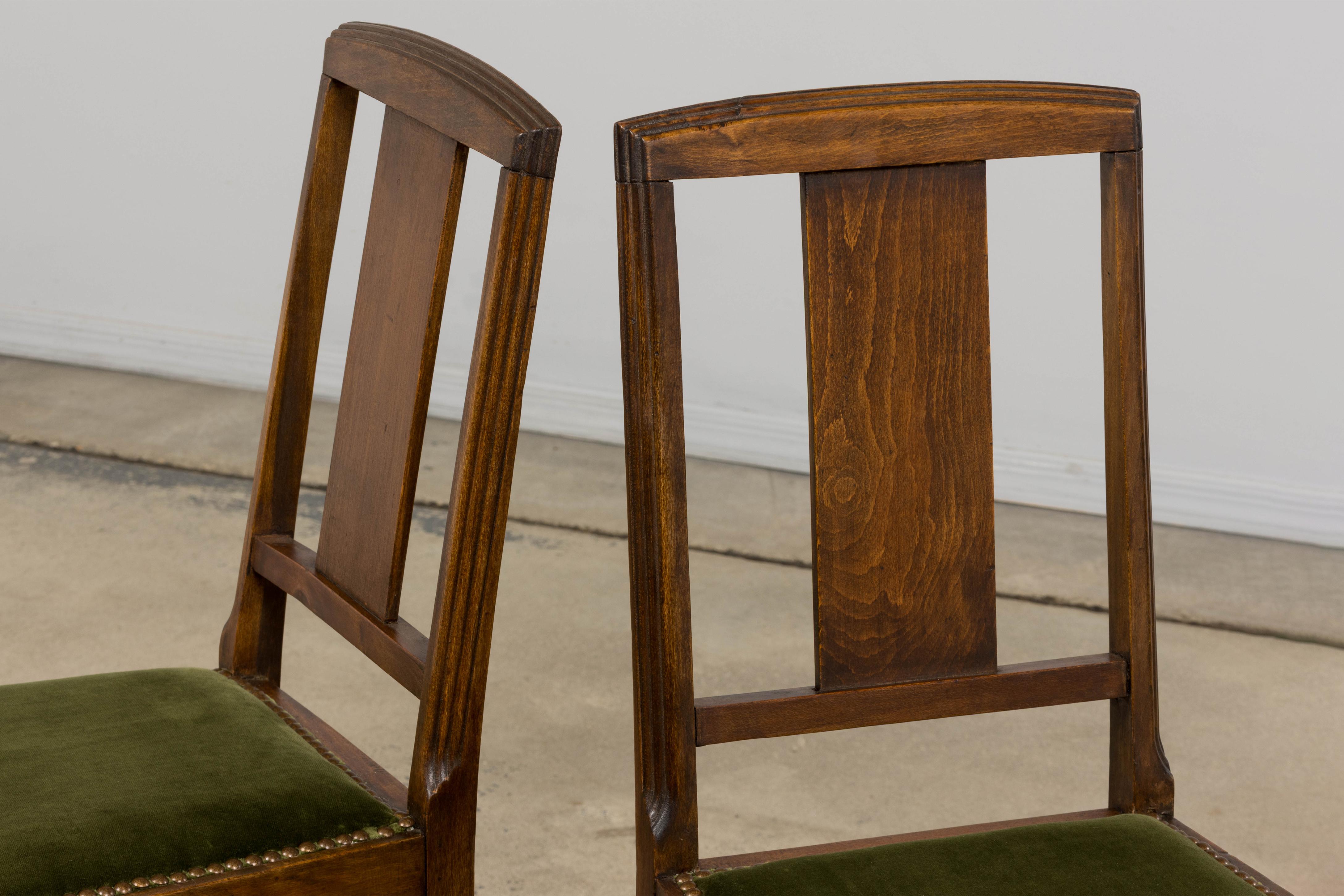 20ième siècle Chaises de salle à manger en érable Art Deco français des années 1930 avec velours vert olive - Lot de 6 en vente