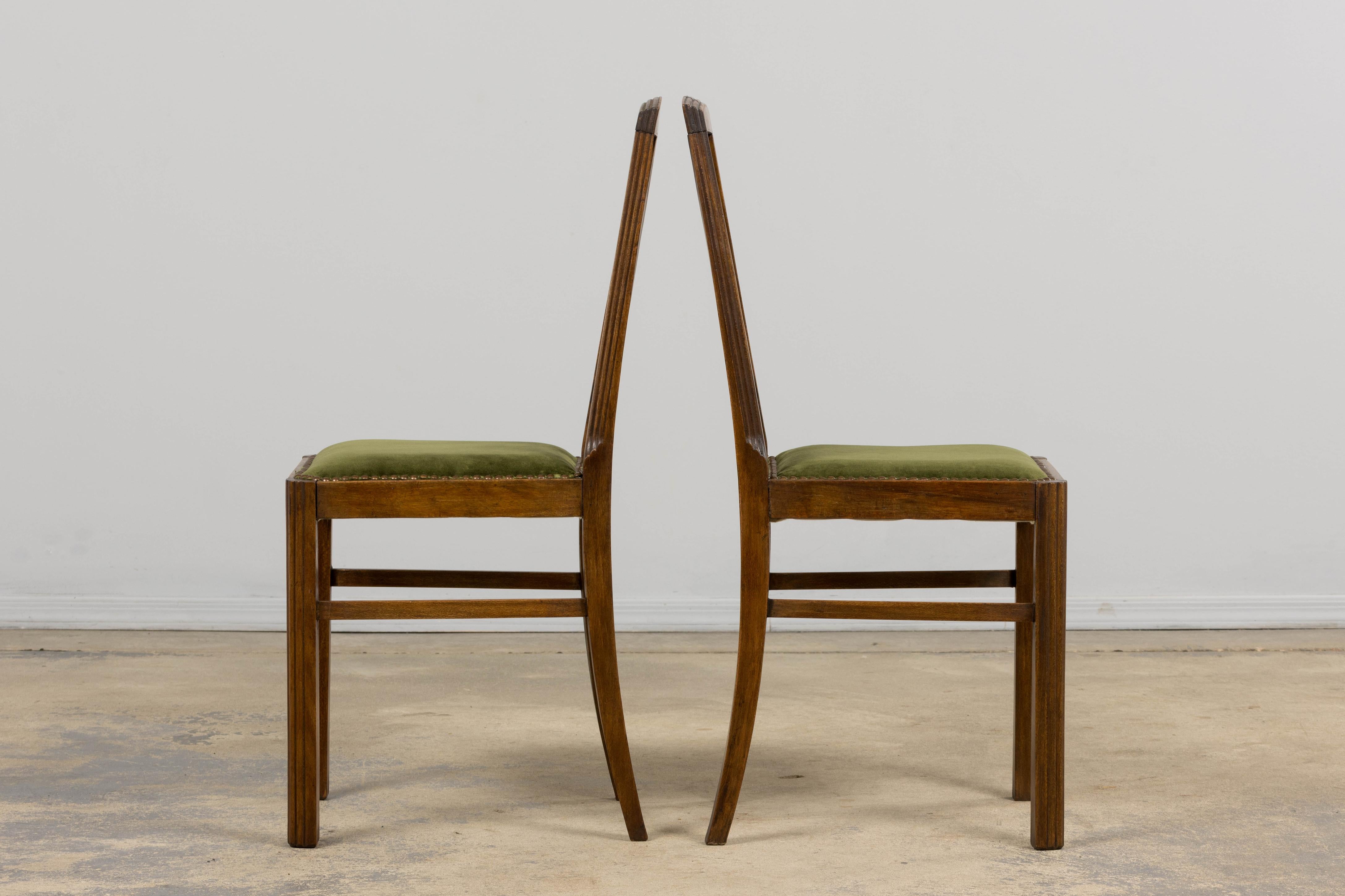 Chaises de salle à manger en érable Art Deco français des années 1930 avec velours vert olive - Lot de 6 en vente 1