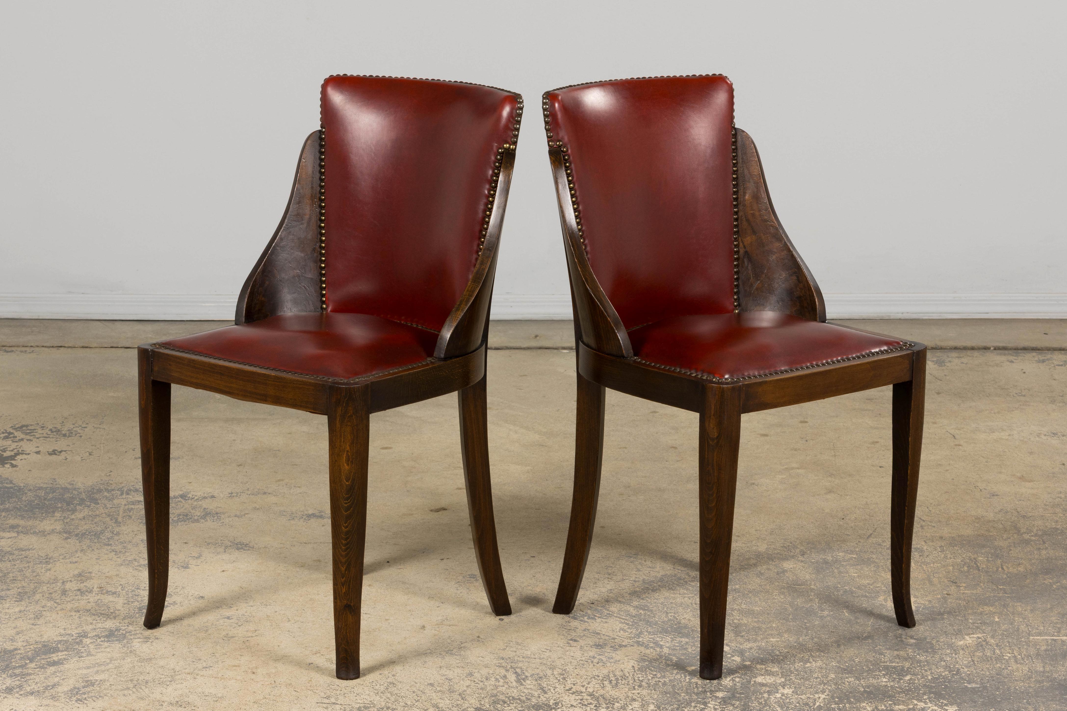 Sedie da pranzo a gondola in acero Art Deco francese degli anni '30 con finta pelle rossa - Set di 6 in vendita 8