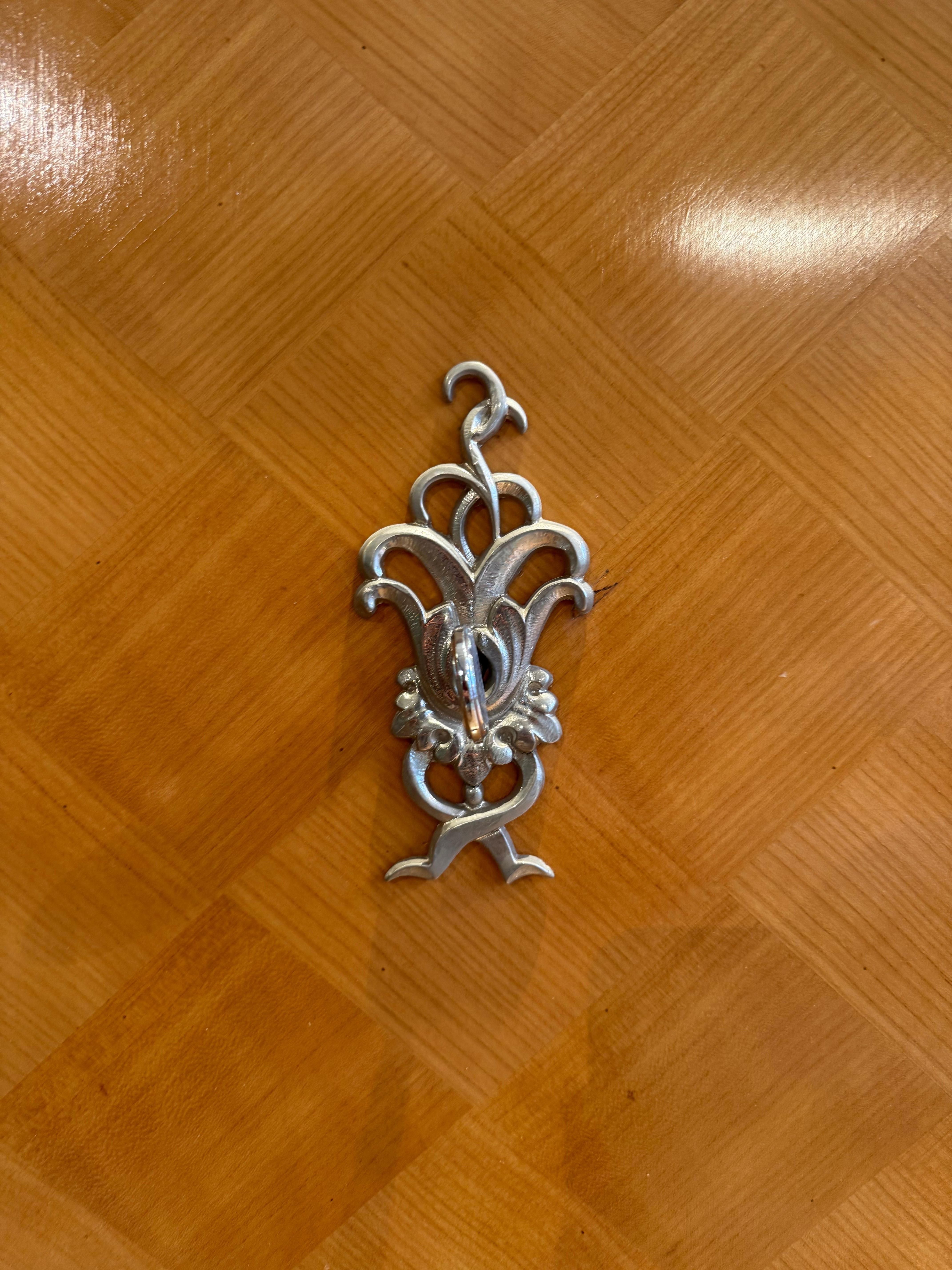 1930s French Art Deco Maple Sideboard with Chrome-Plated Details For Sale 2