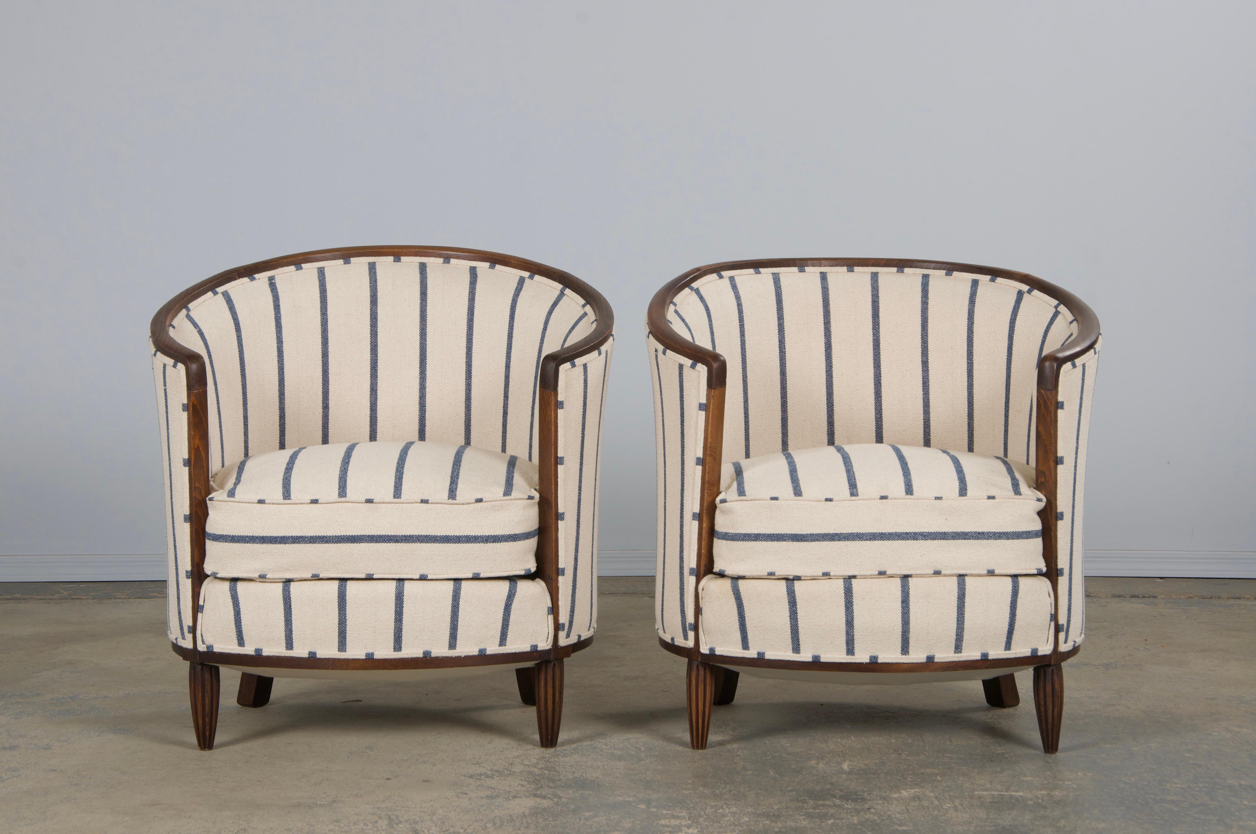 A handsome pair of 1930s French Art Deco tub chairs, sourced in Provence. Each is hand-crafted from solid maple and features a classic tub silhouette with a carved oval back in a traditional “his and hers” design, thoughtfully proportioned for