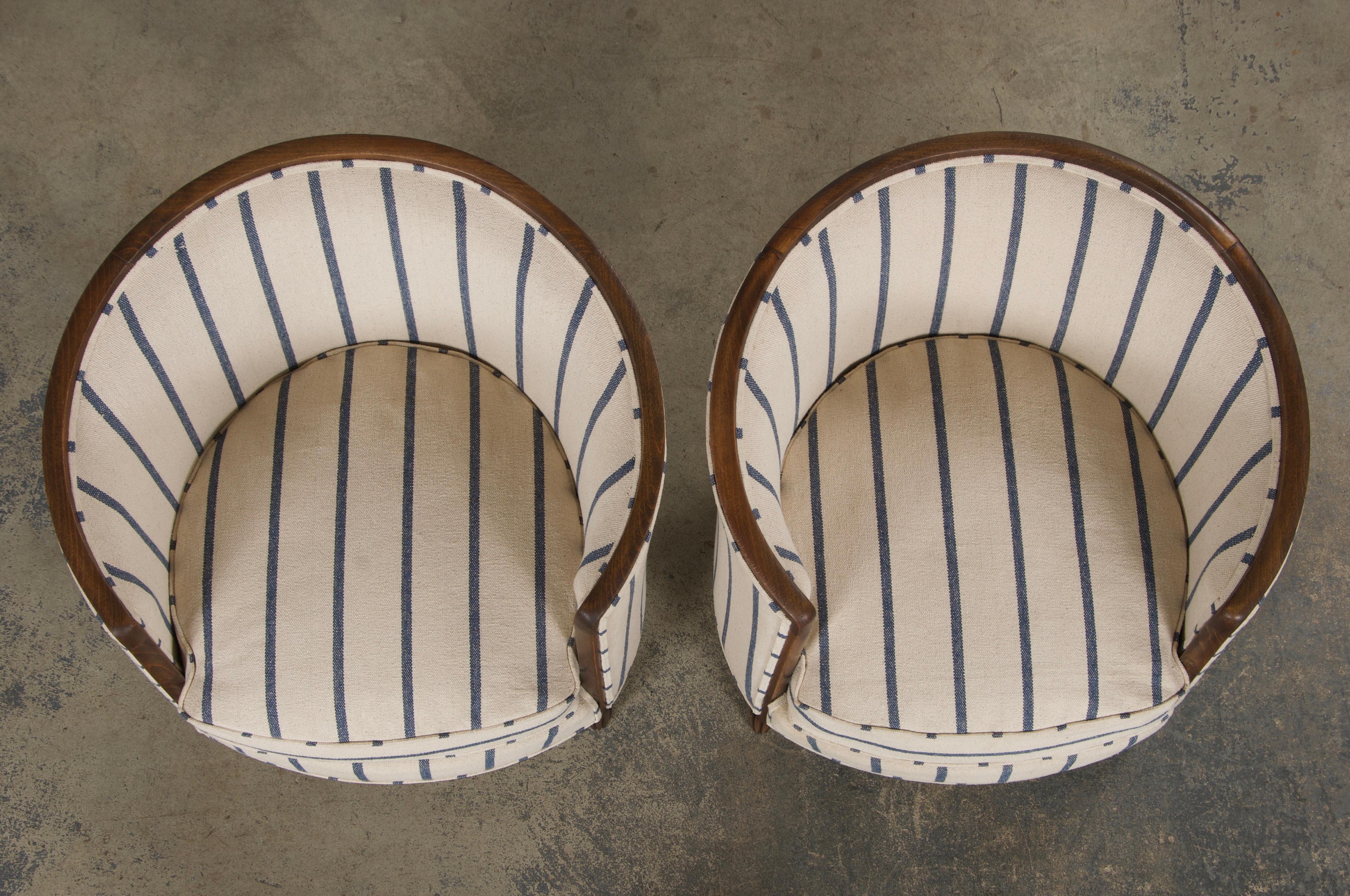 Hand-Carved 1930s French Art Deco Maple Tub Chairs in Striped Fabric - A Pair