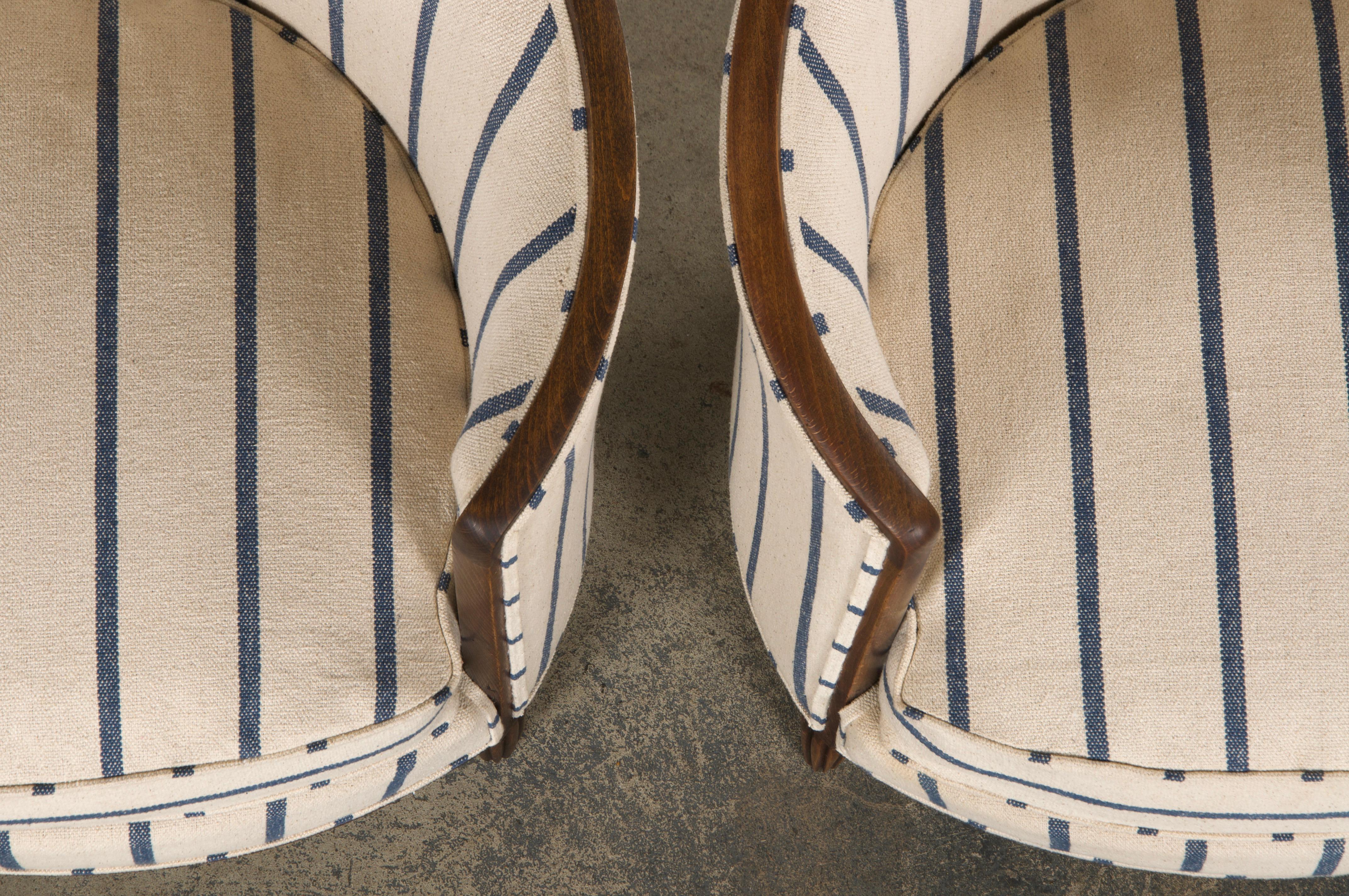 1930s French Art Deco Maple Tub Chairs in Striped Fabric - A Pair In Good Condition In Astoria, NY