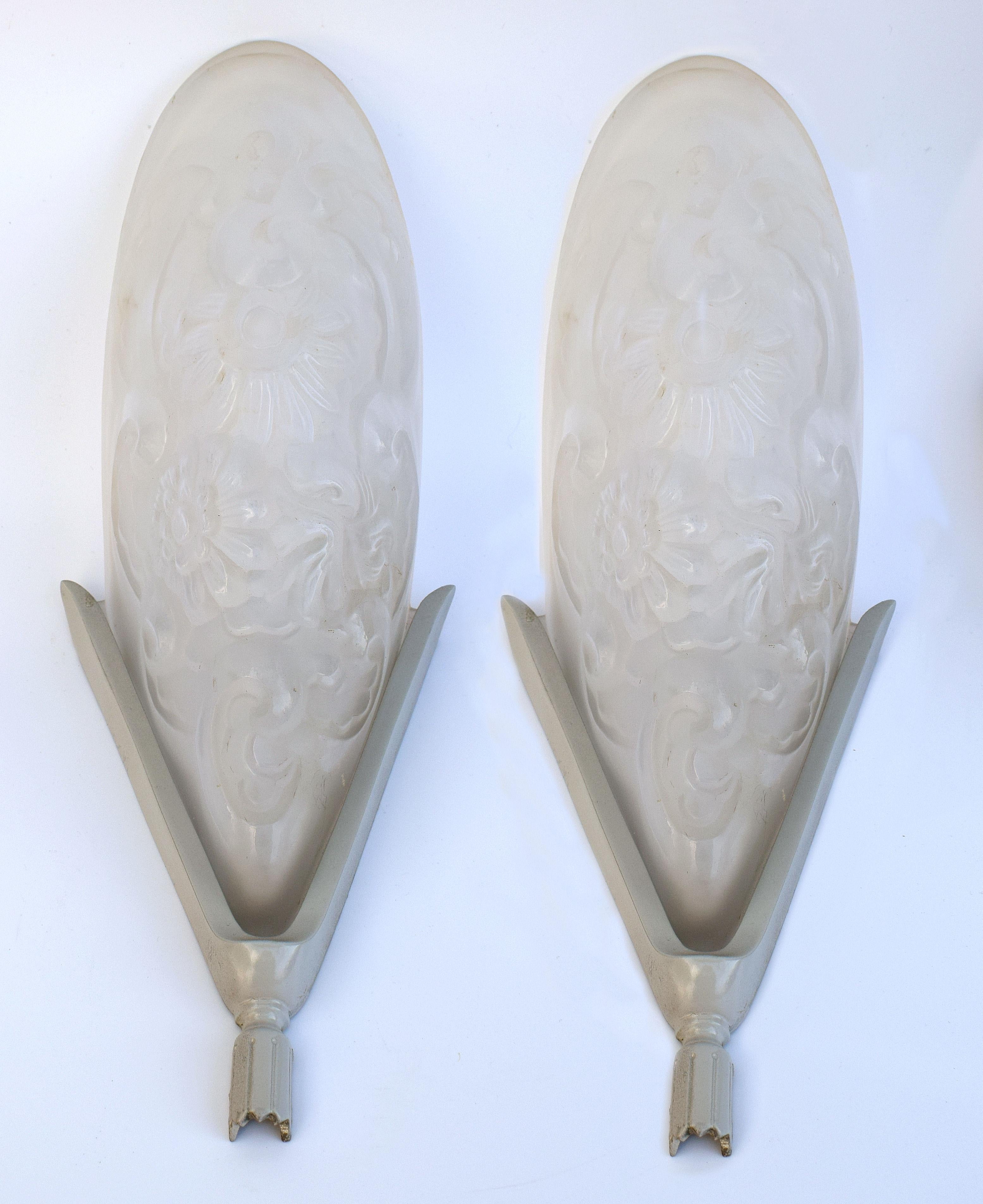 1930s French Art Deco Matching Pair of Wall Light Sconces For Sale 3