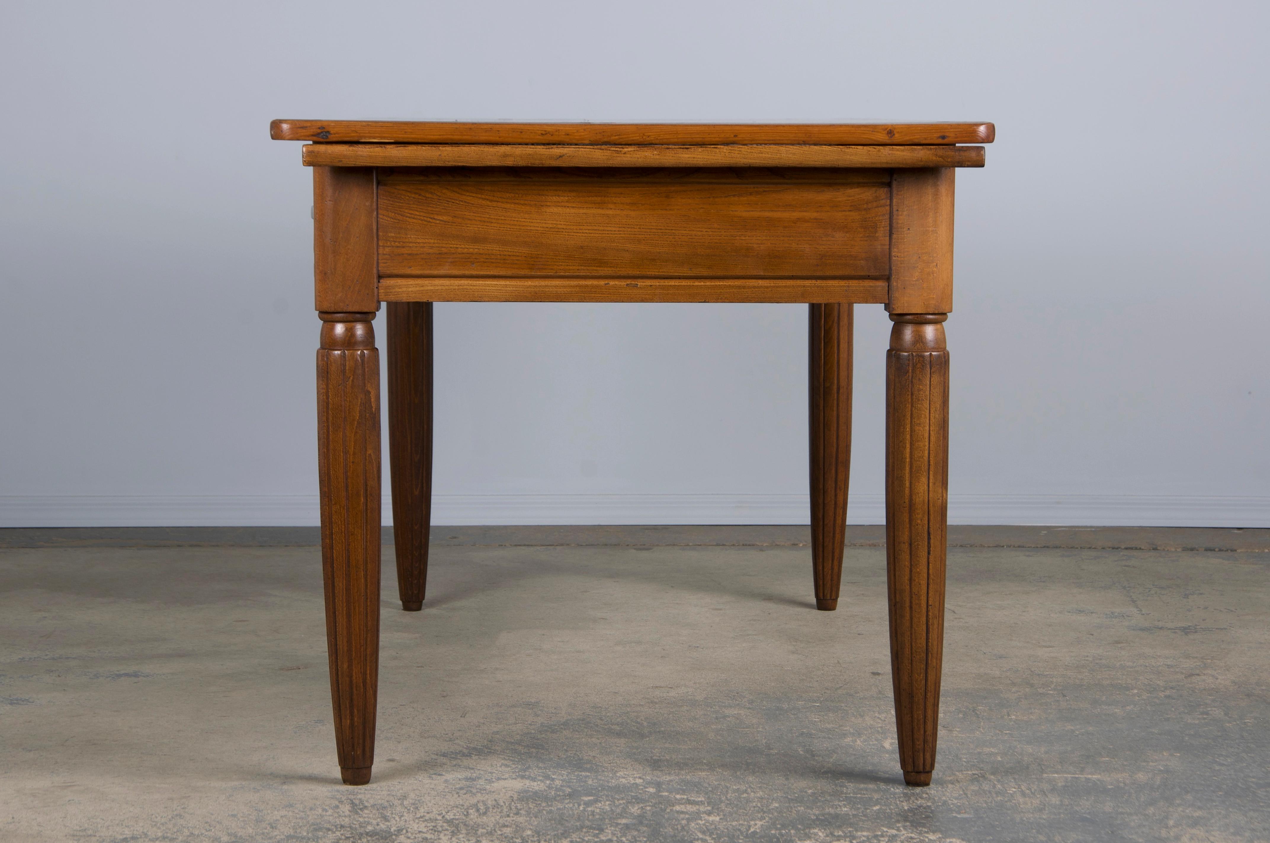 Mesa de granja de madera mixta Art Decó francesa de los años 30 en venta 4