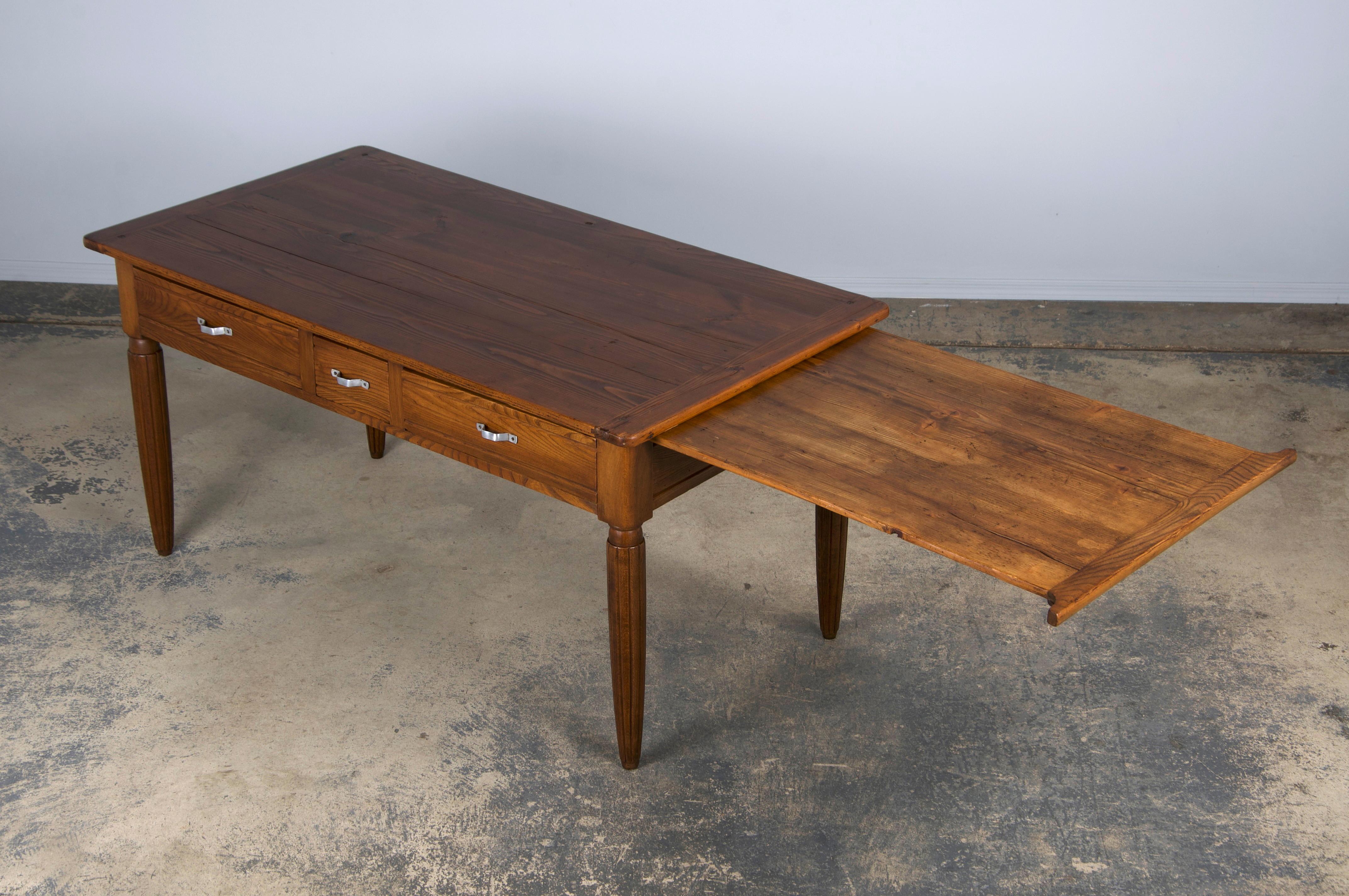 Mesa de granja de madera mixta Art Decó francesa de los años 30 en venta 11