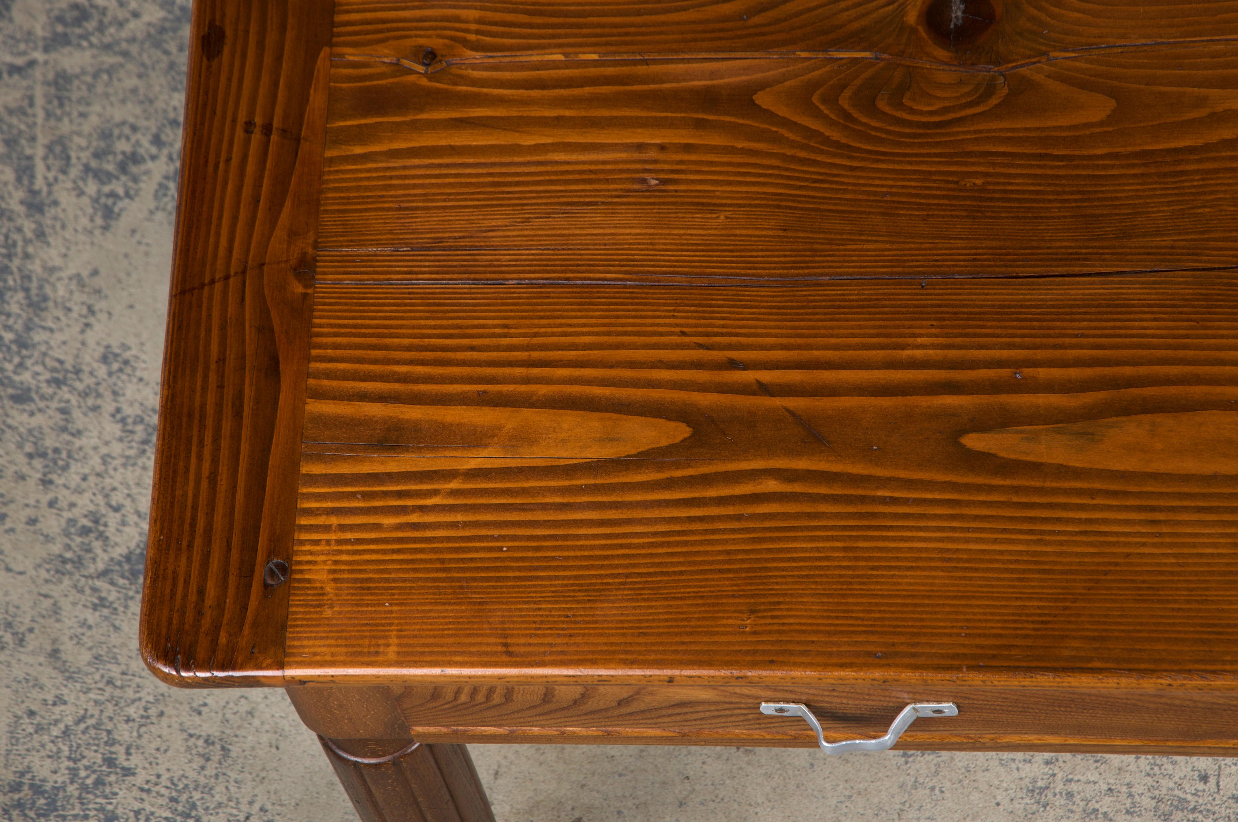 Mesa de granja de madera mixta Art Decó francesa de los años 30 en Bueno estado para la venta en Astoria, NY