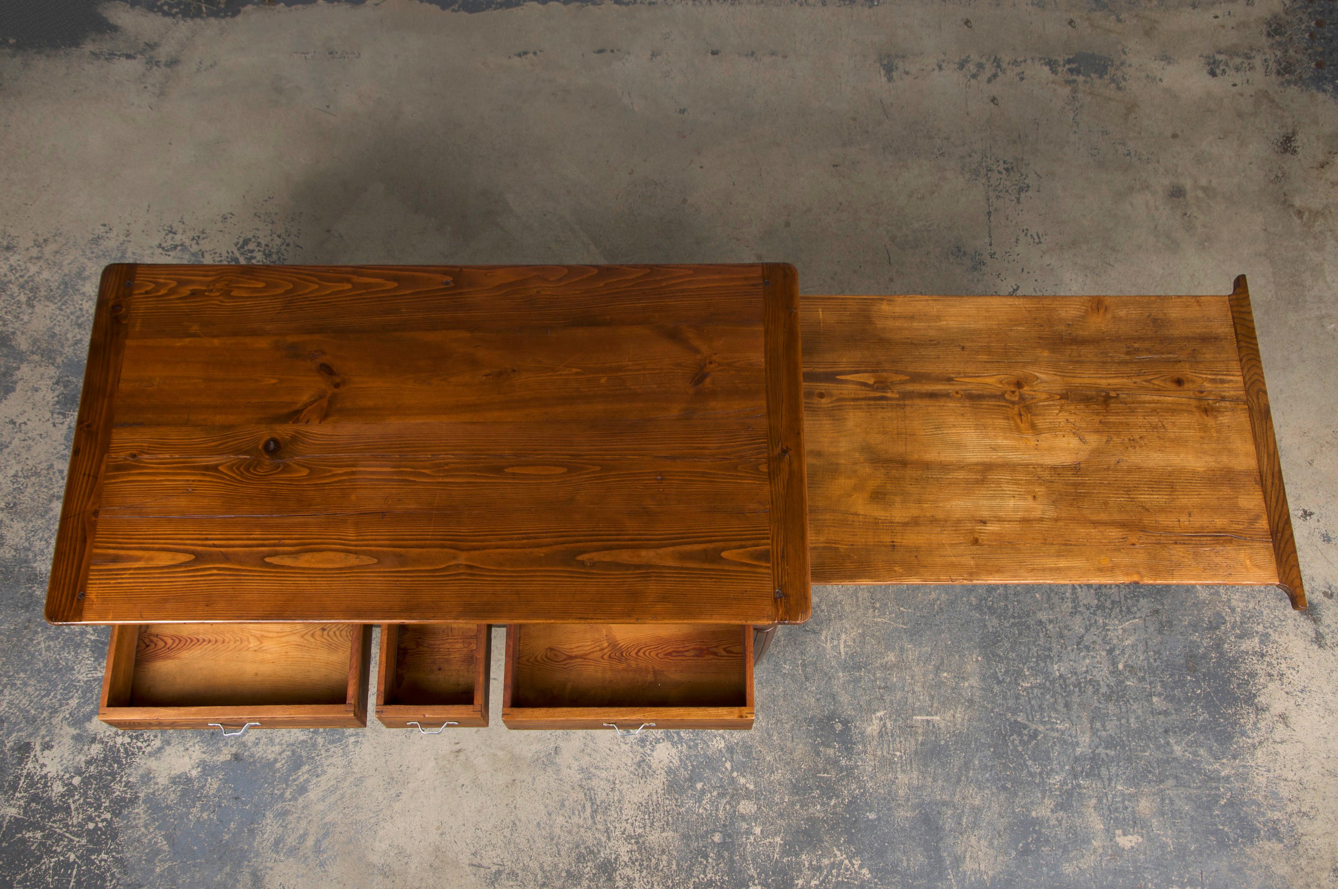 Mesa de granja de madera mixta Art Decó francesa de los años 30 siglo XX en venta