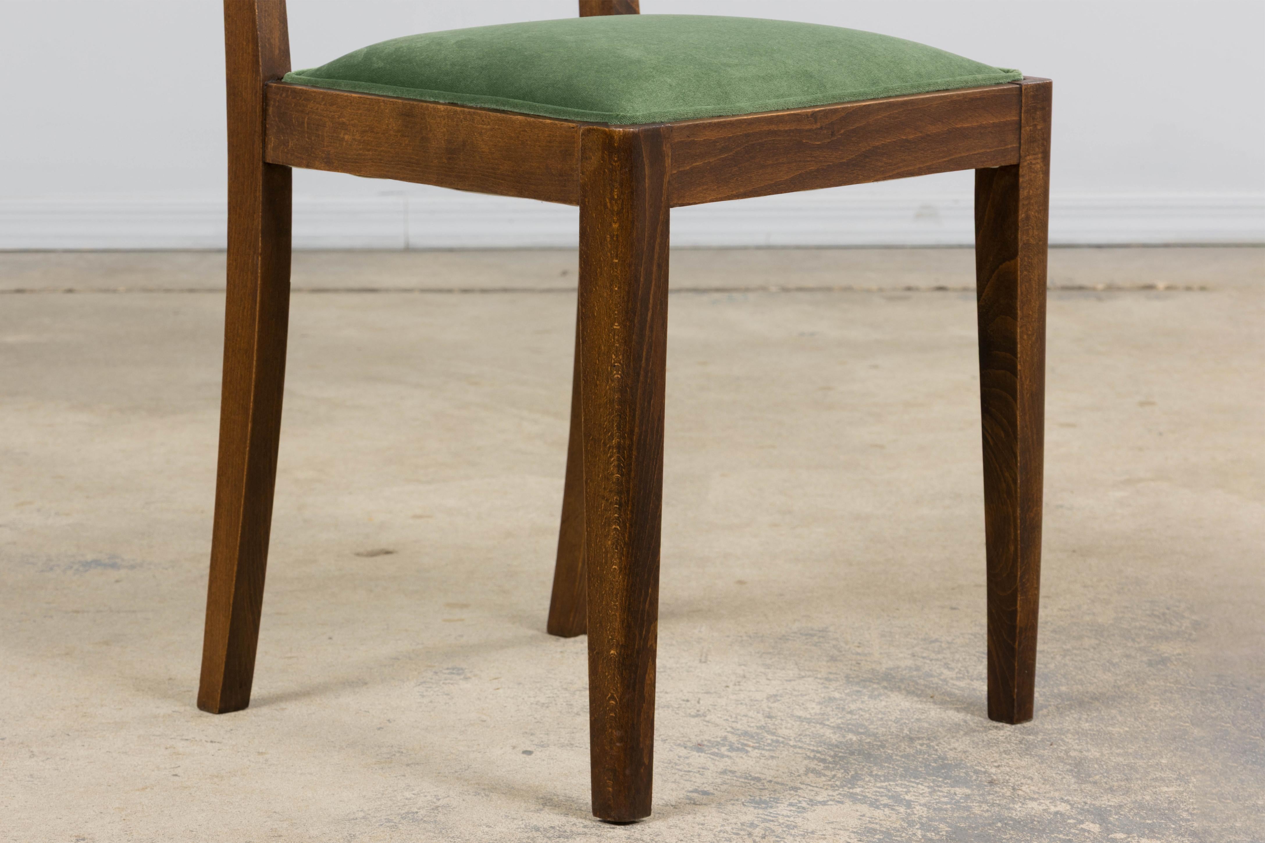 Französische Art-Déco-Esszimmerstühle aus Eichenholz aus den 1930er Jahren mit grünem Samt - 6er-Set im Angebot 4