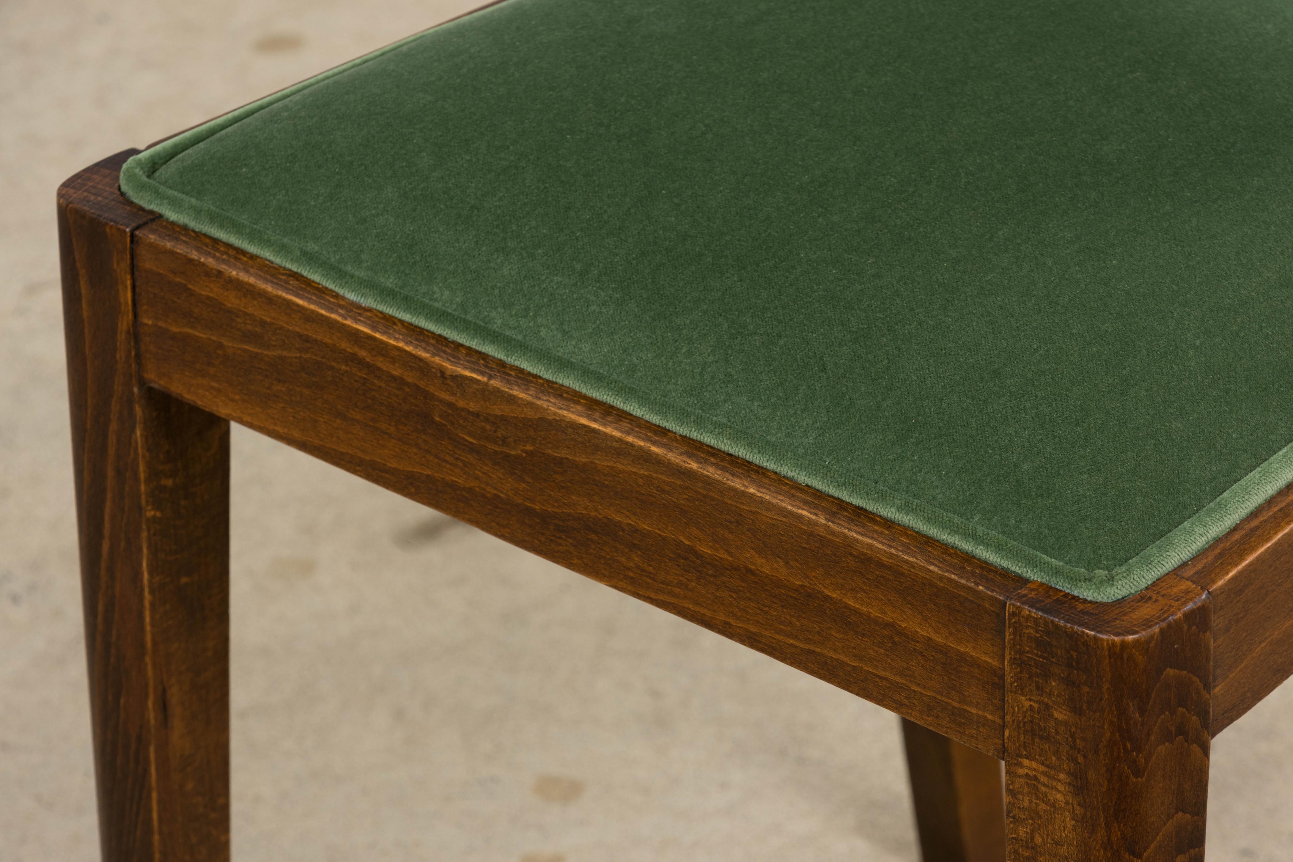 Französische Art-Déco-Esszimmerstühle aus Eichenholz aus den 1930er Jahren mit grünem Samt - 6er-Set im Angebot 6