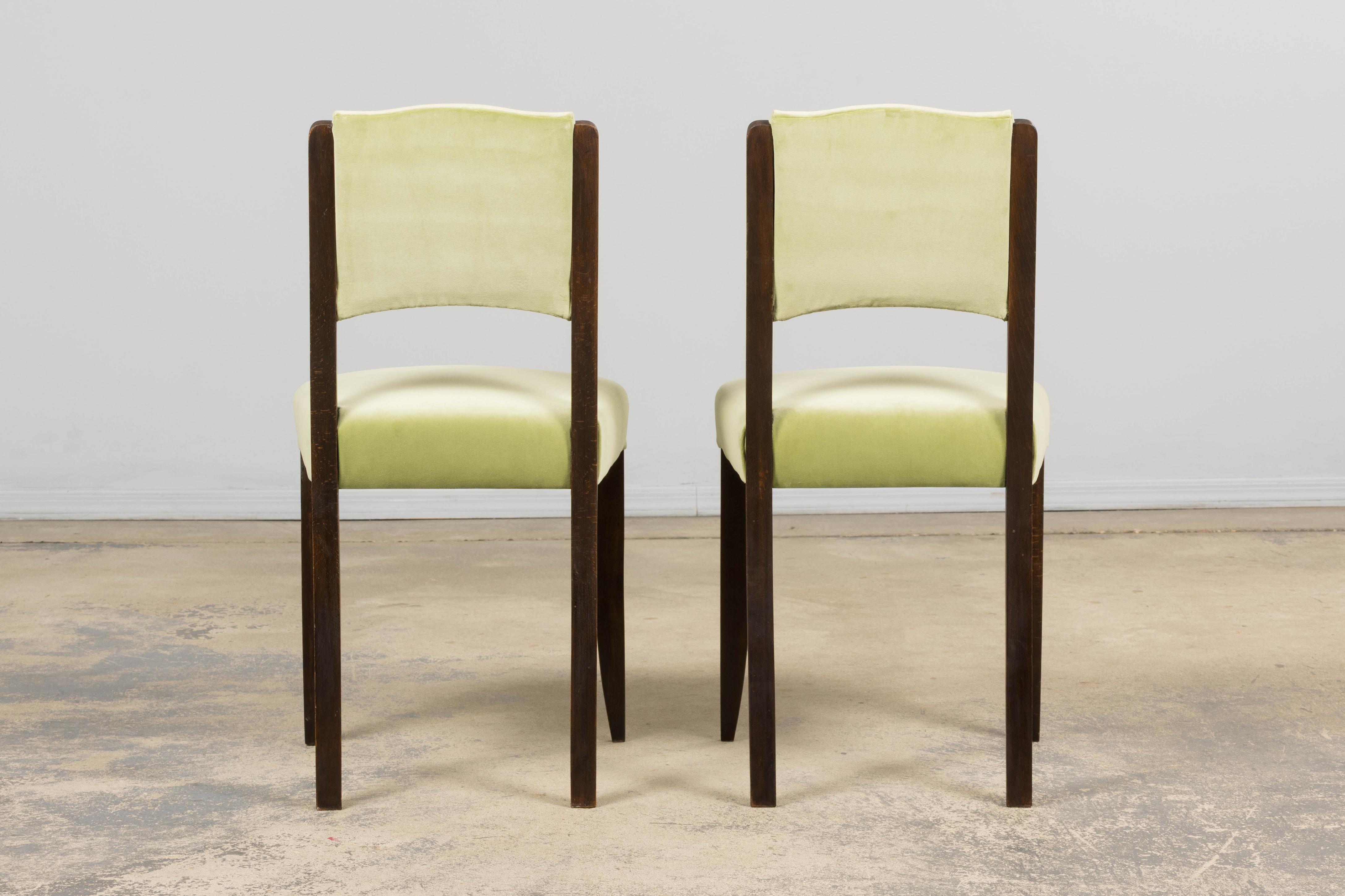 1930s French Art Deco Oak Dining Chairs in Laurel Green Velvet - Set of 6 im Angebot 11