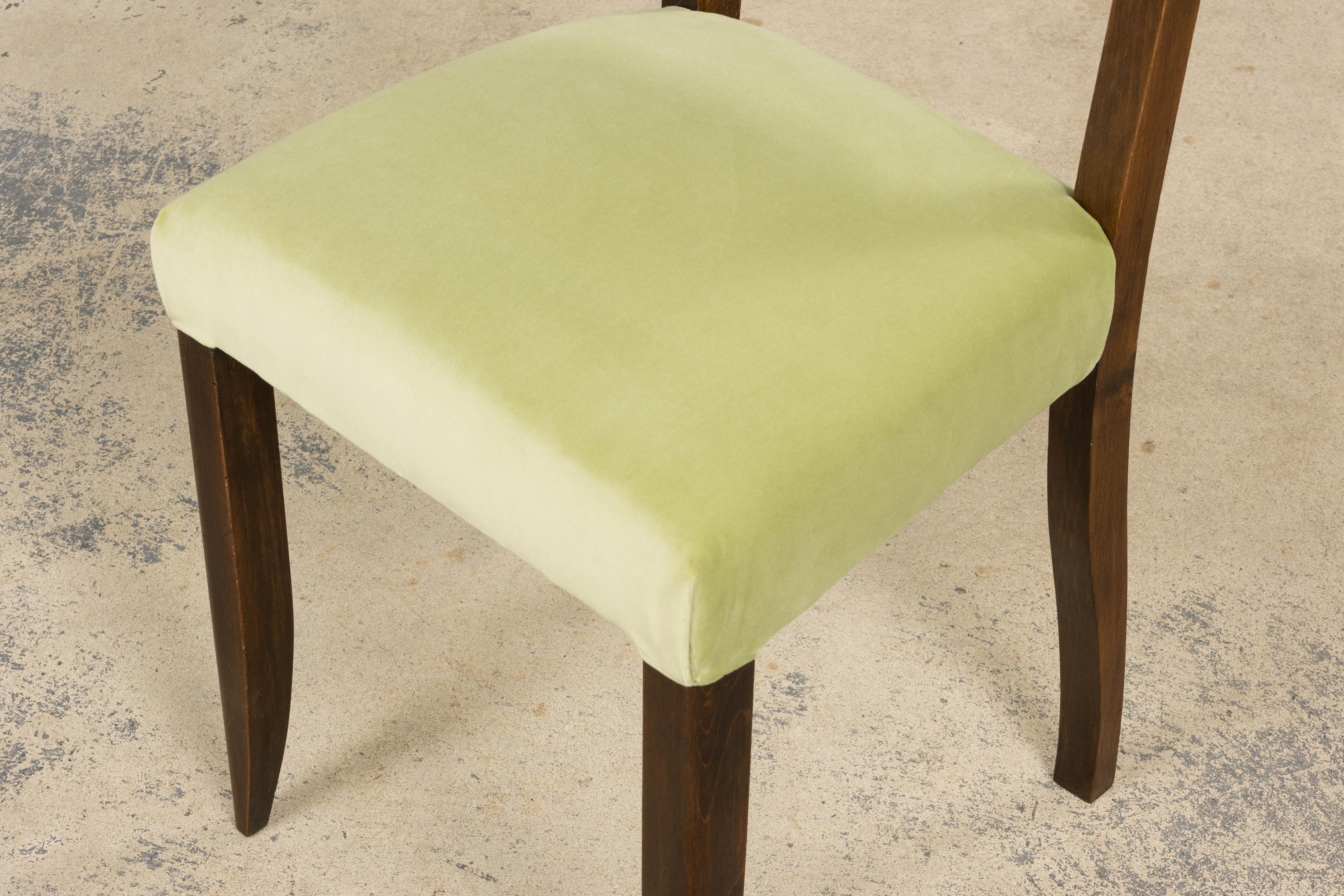 1930s French Art Deco Oak Dining Chairs in Laurel Green Velvet - Set of 6 im Angebot 1