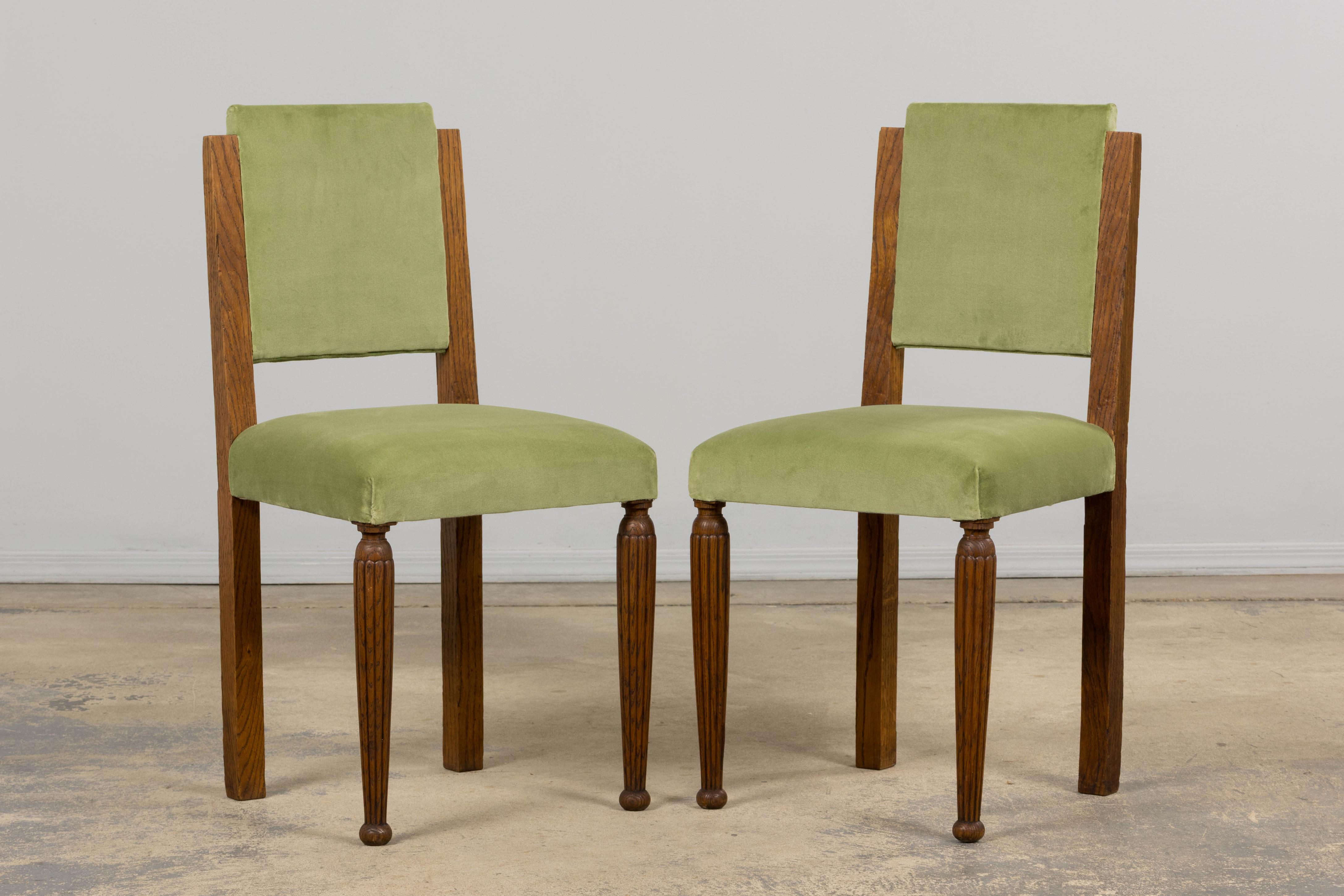 Chais de Comedor Franceses Art Decó de 1930 en Terciopelo Verde Salvia - Set de 6 siglo XX en venta
