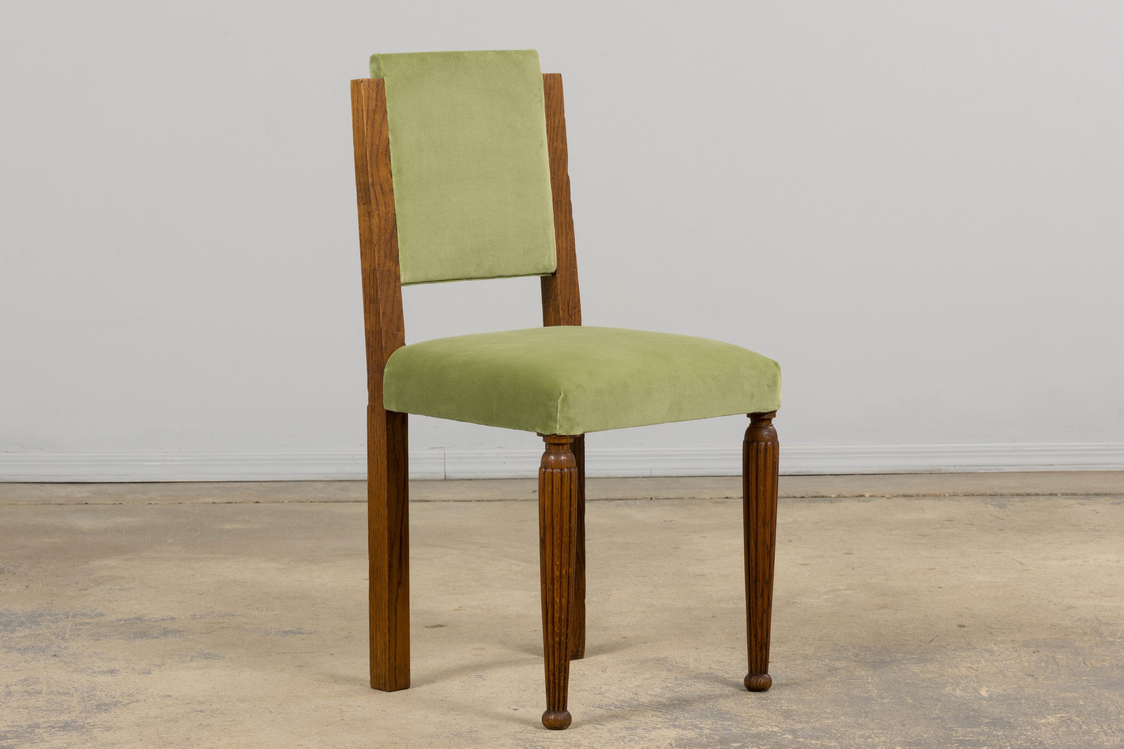 Chais de Comedor Franceses Art Decó de 1930 en Terciopelo Verde Salvia - Set de 6 en venta 3