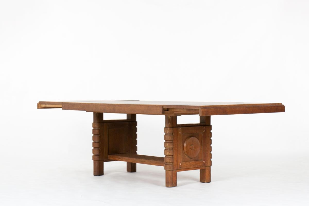 1930s French Art Deco Oak Dining Table, in the Manner of Charles Dudouyt en venta 3