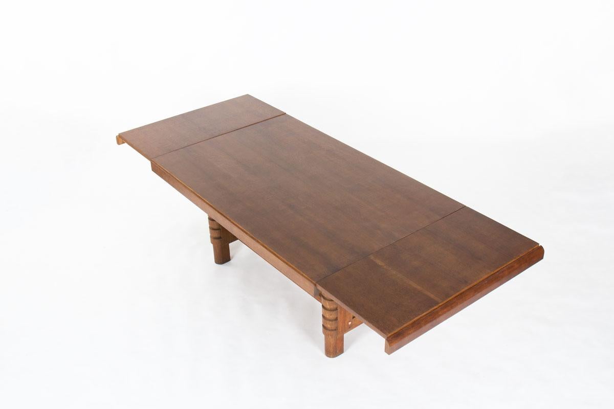 1930s French Art Deco Oak Dining Table, in the Manner of Charles Dudouyt en venta 4