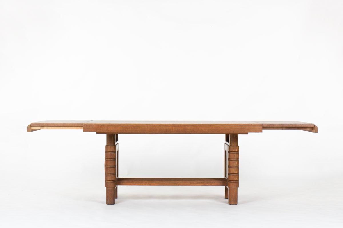 1930s French Art Deco Oak Dining Table, in the Manner of Charles Dudouyt en venta 2