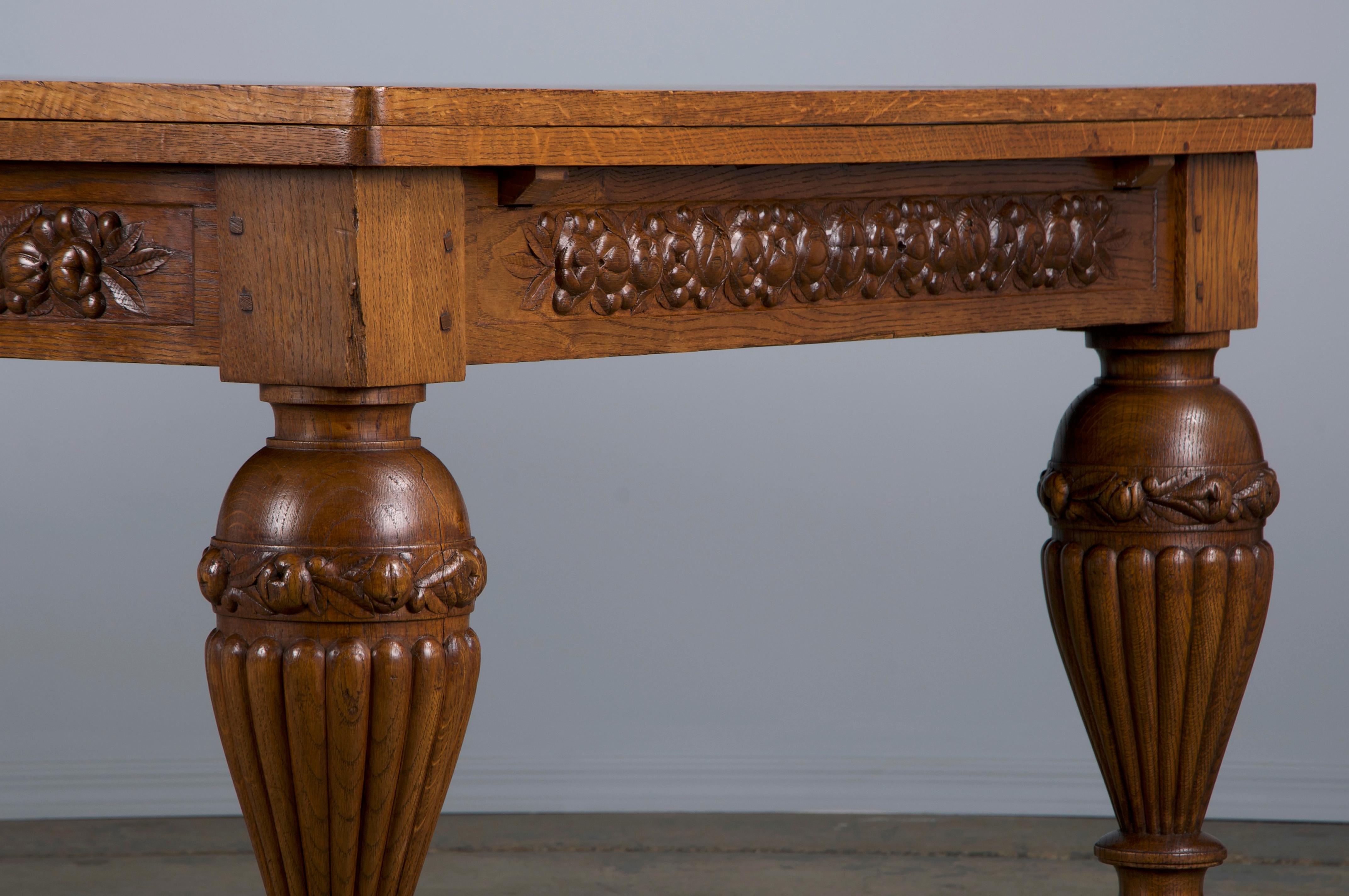 Mesa de comedor extensible francesa Art Decó de roble de los años 30 en venta 5