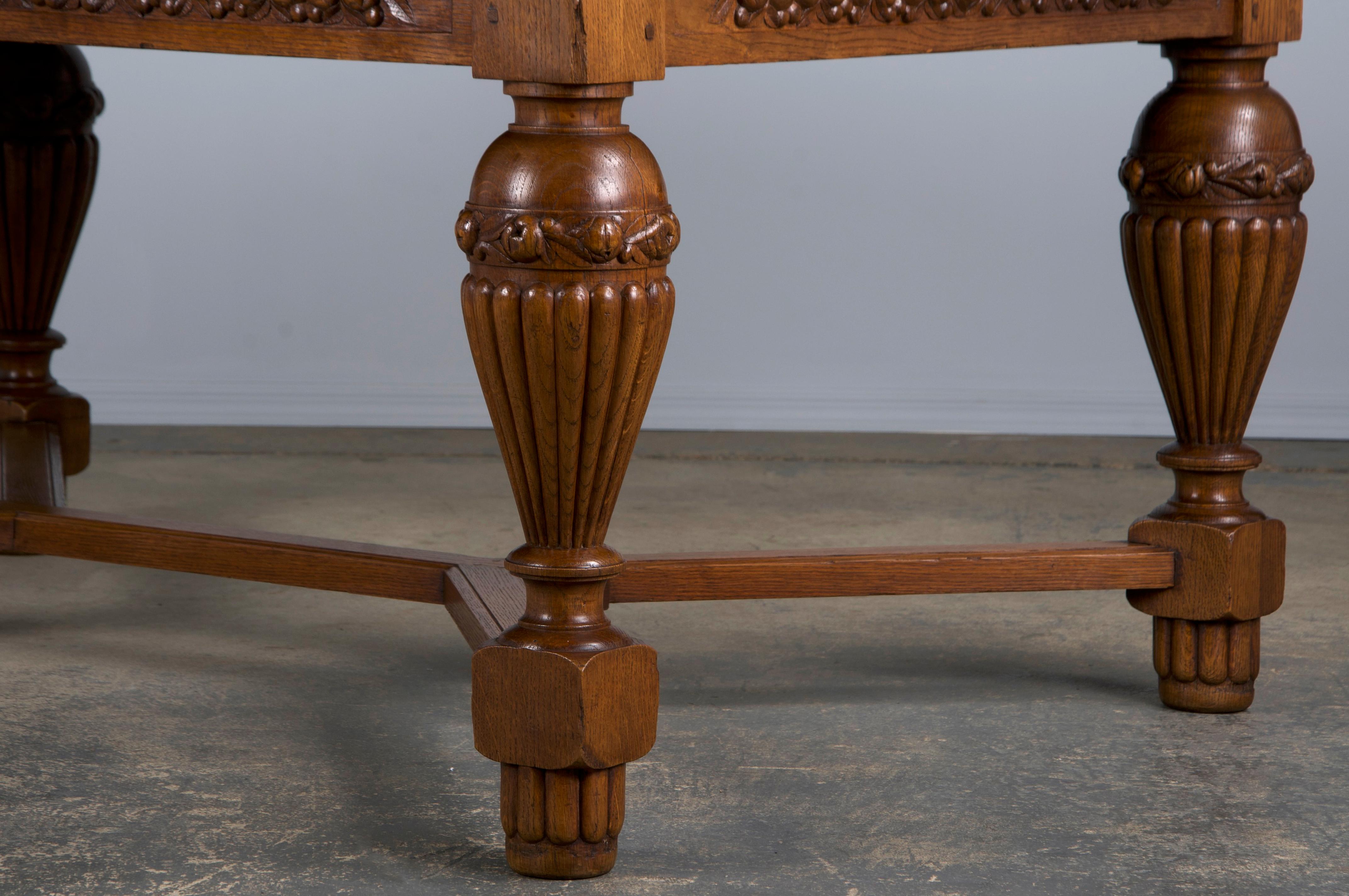 Mesa de comedor extensible francesa Art Decó de roble de los años 30 en venta 6