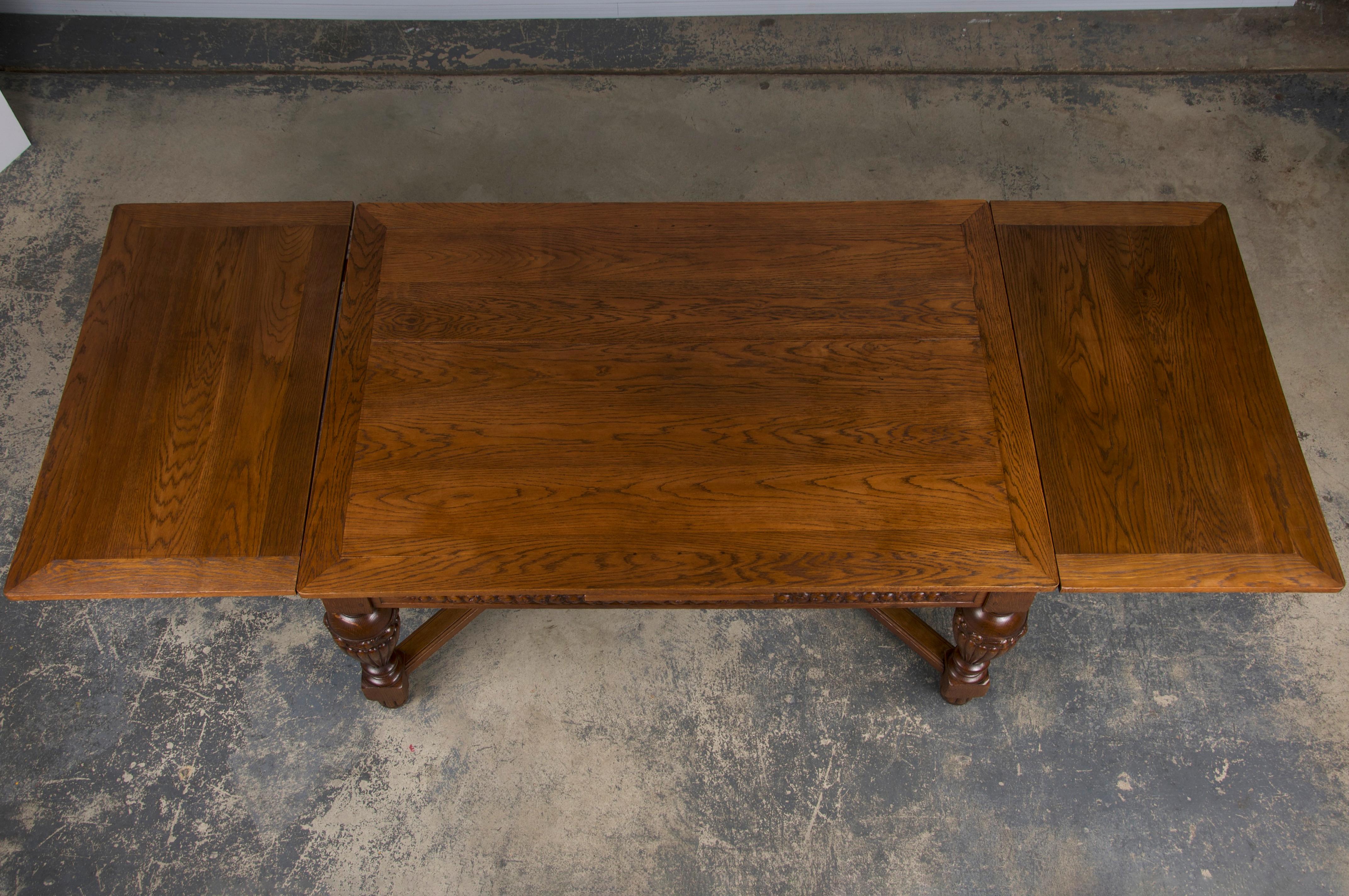 Mesa de comedor extensible francesa Art Decó de roble de los años 30 en venta 9