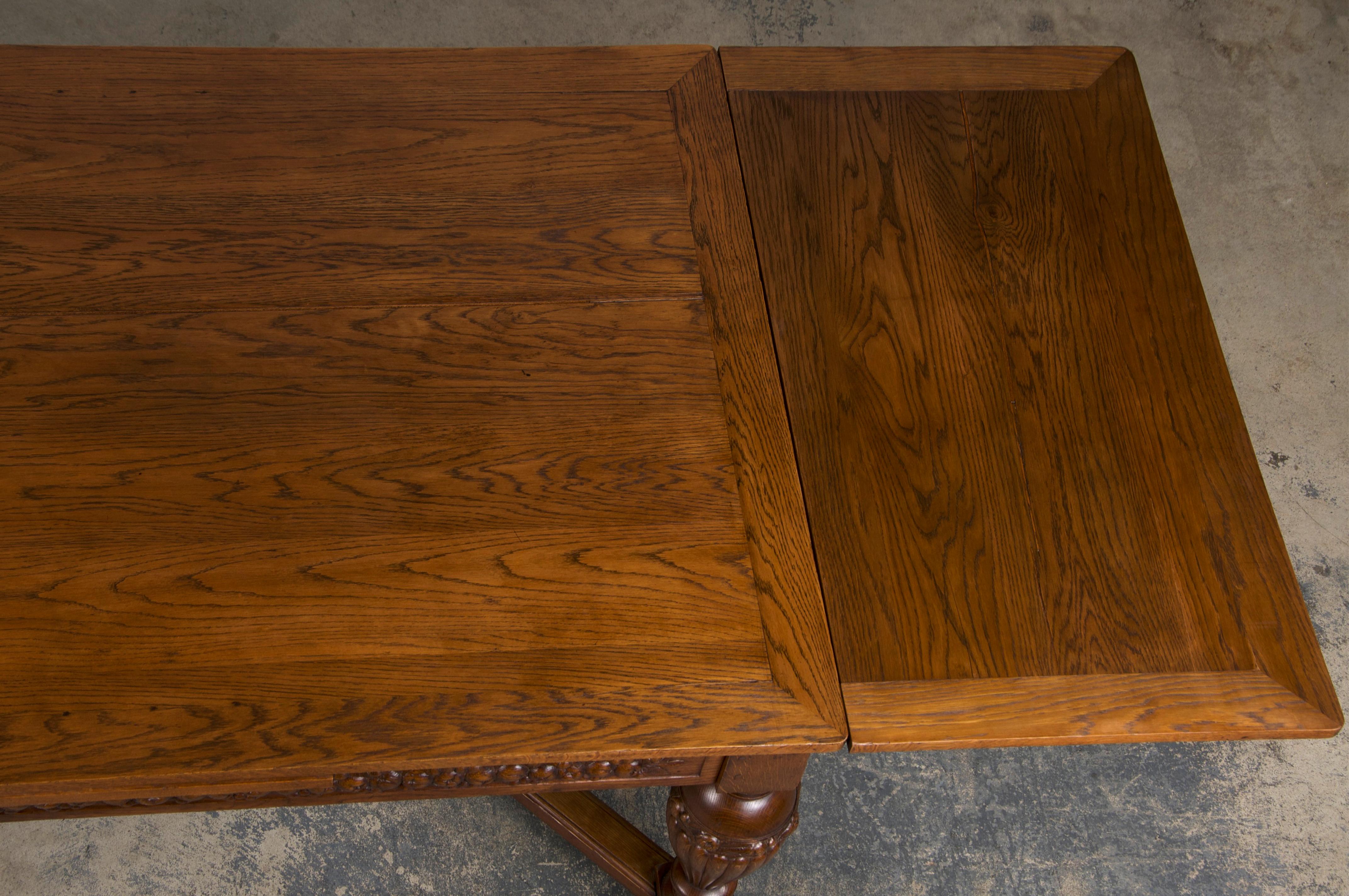 Mesa de comedor extensible francesa Art Decó de roble de los años 30 en venta 11