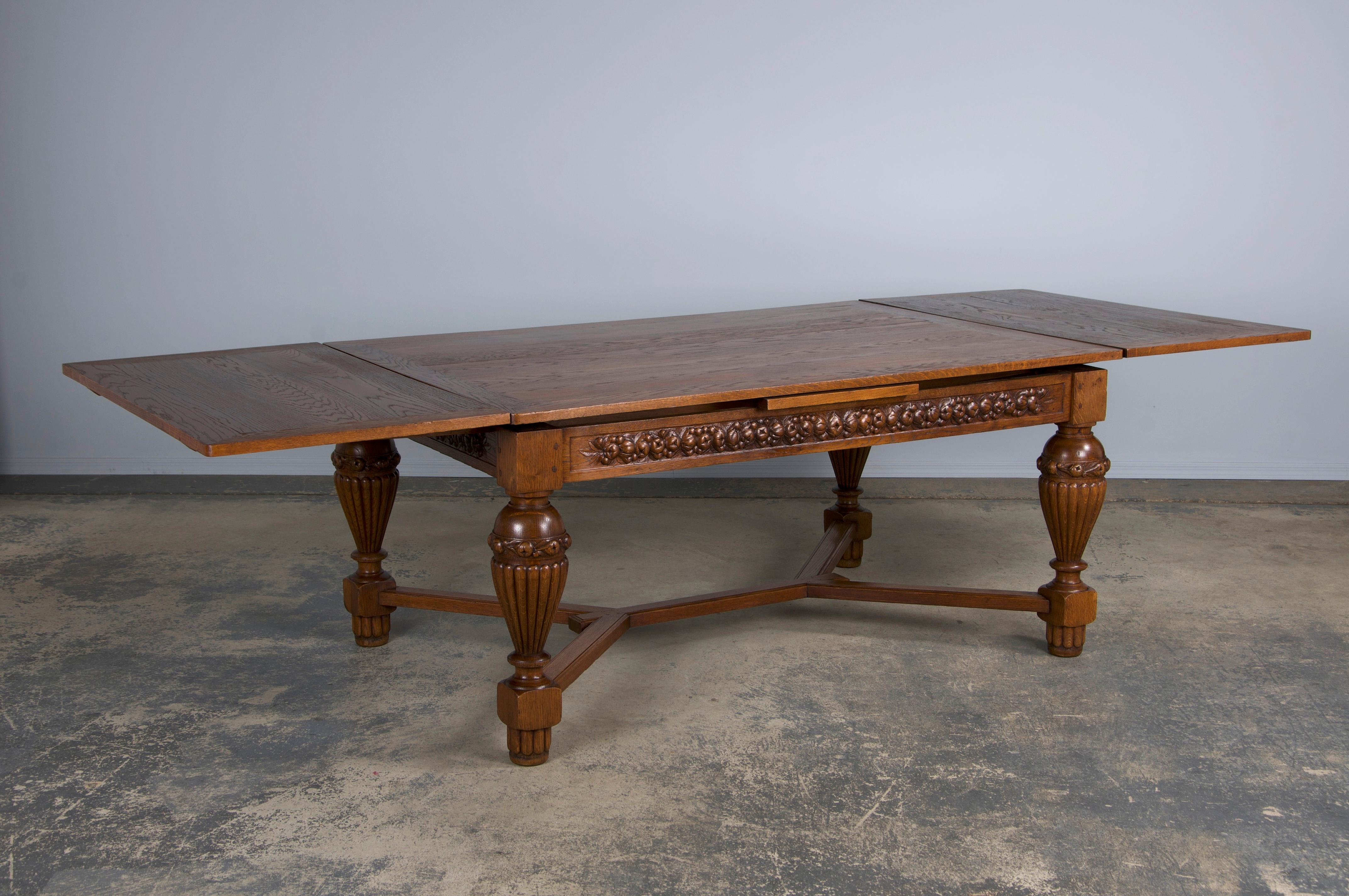 Mesa de comedor extensible francesa Art Decó de roble de los años 30 en venta 12