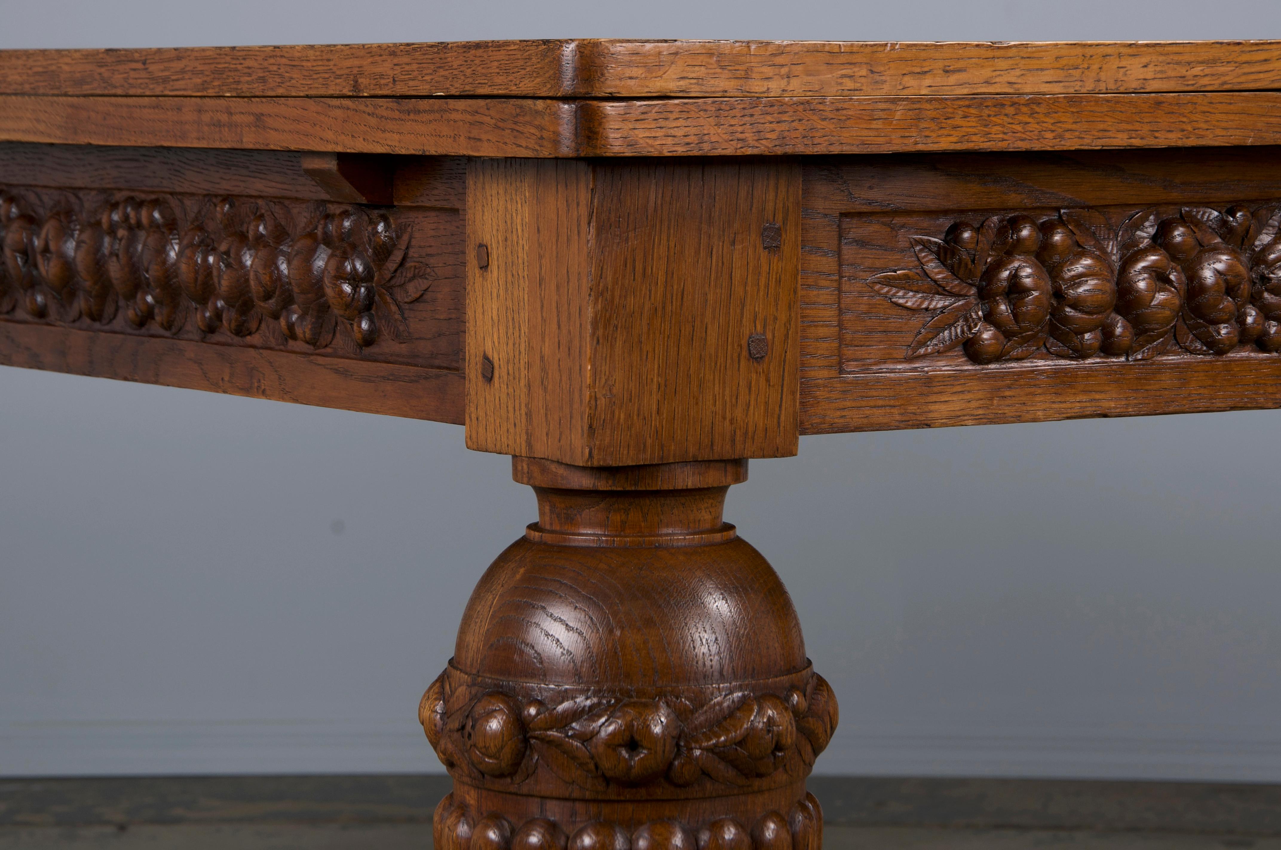 Mesa de comedor extensible francesa Art Decó de roble de los años 30 Francés en venta