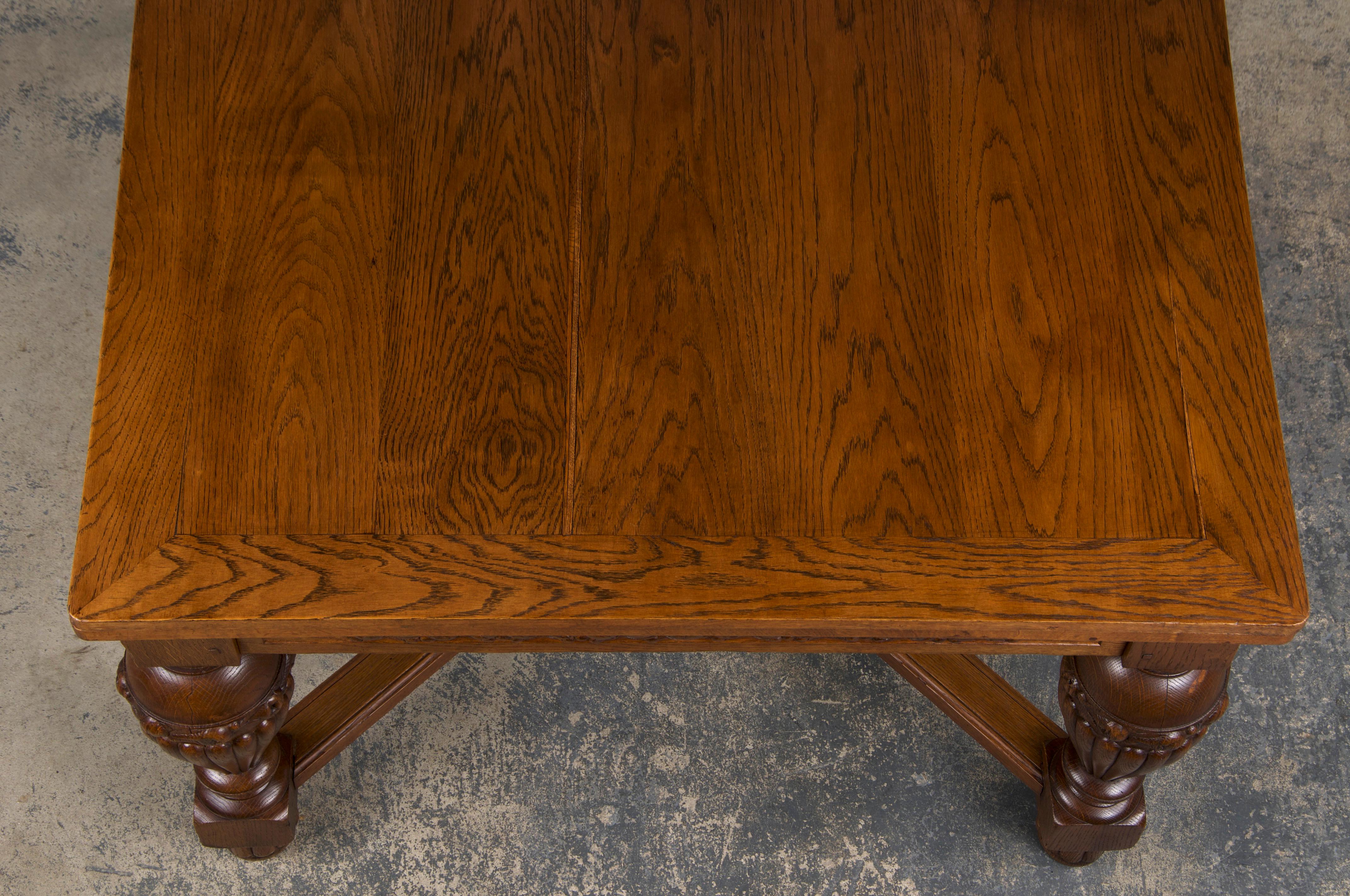 Mesa de comedor extensible francesa Art Decó de roble de los años 30 en venta 1