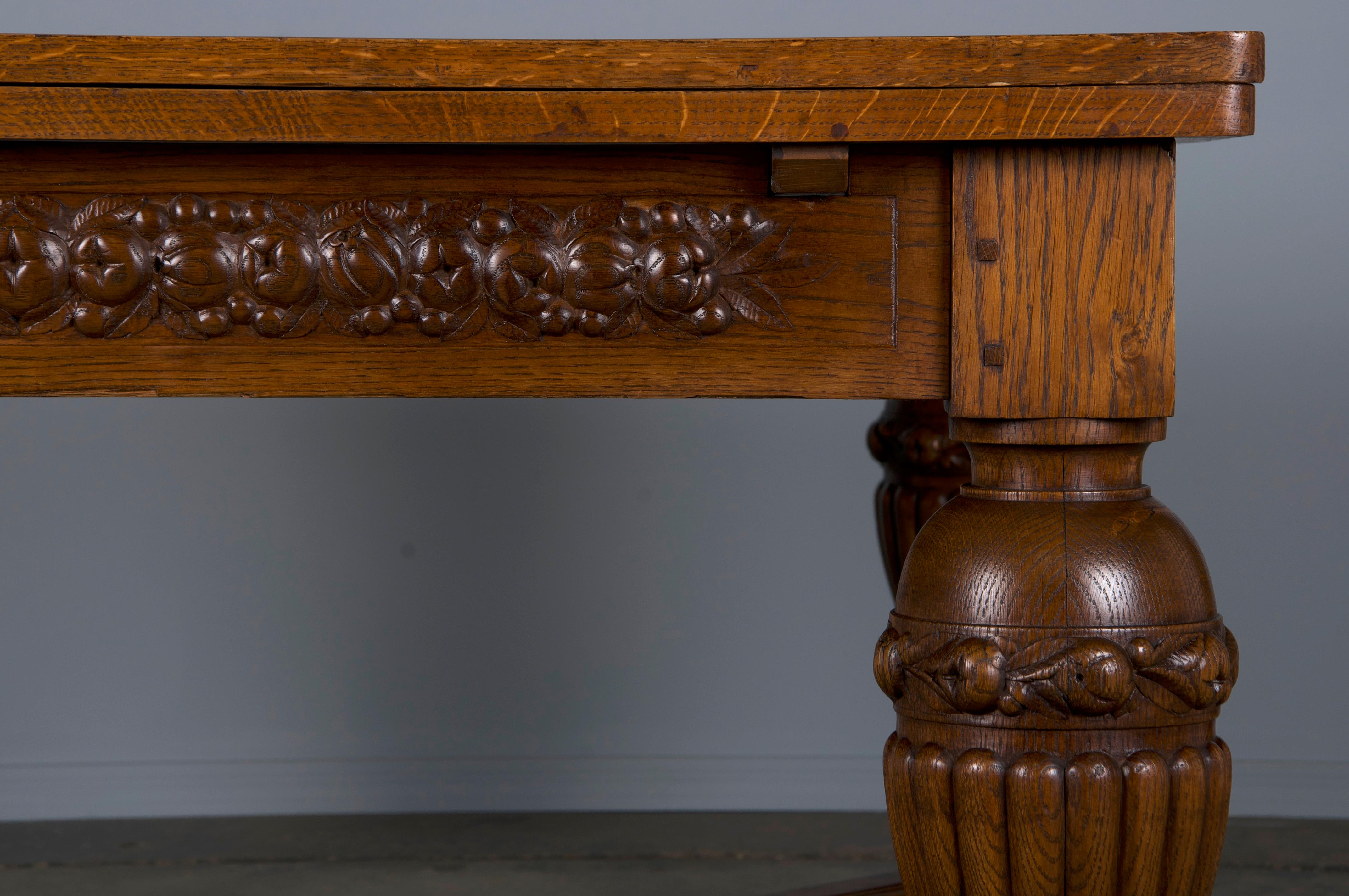 Mesa de comedor extensible francesa Art Decó de roble de los años 30 en venta 2
