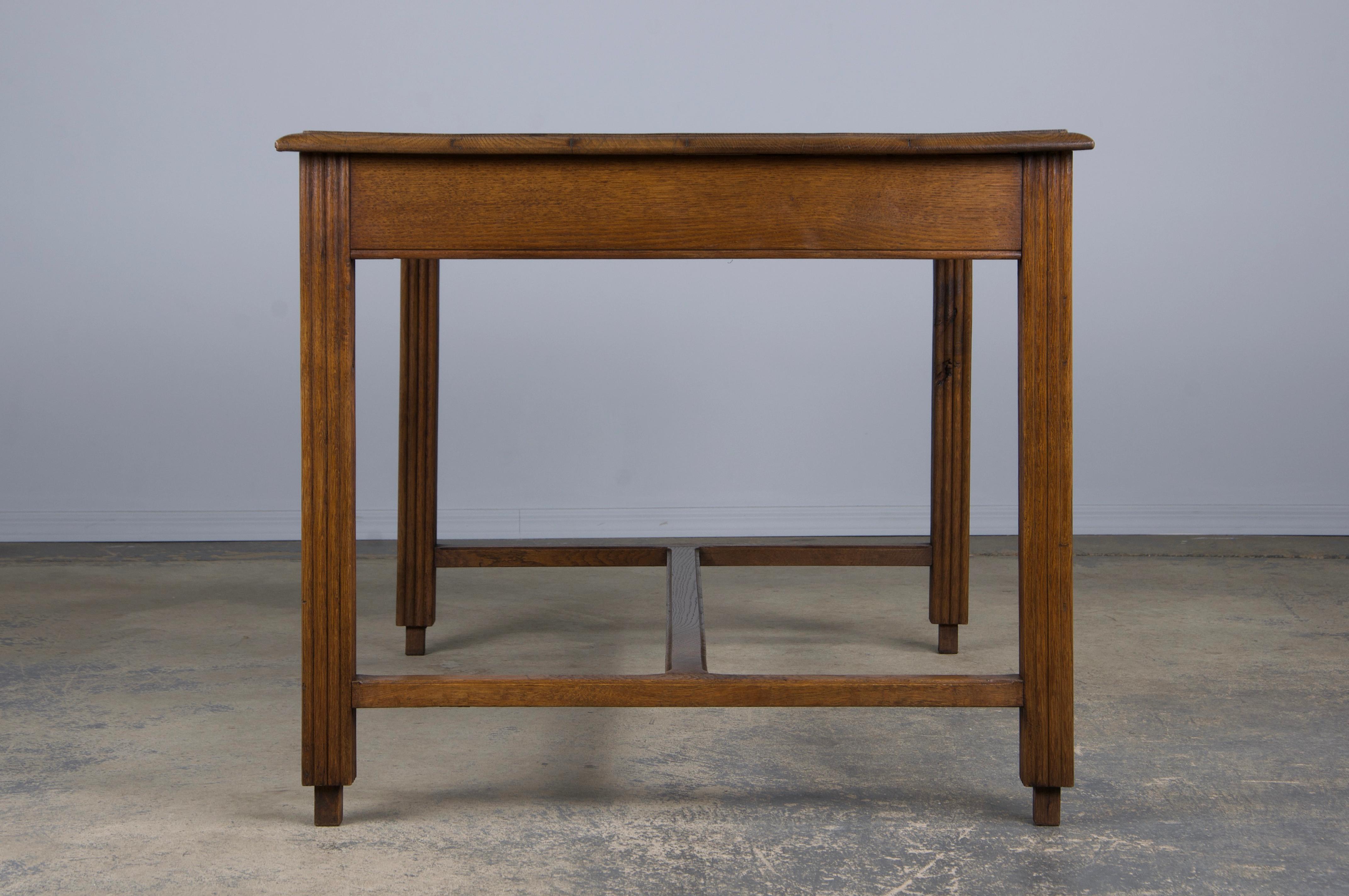 Bureau Art déco français en chêne des années 1930 en vente 1