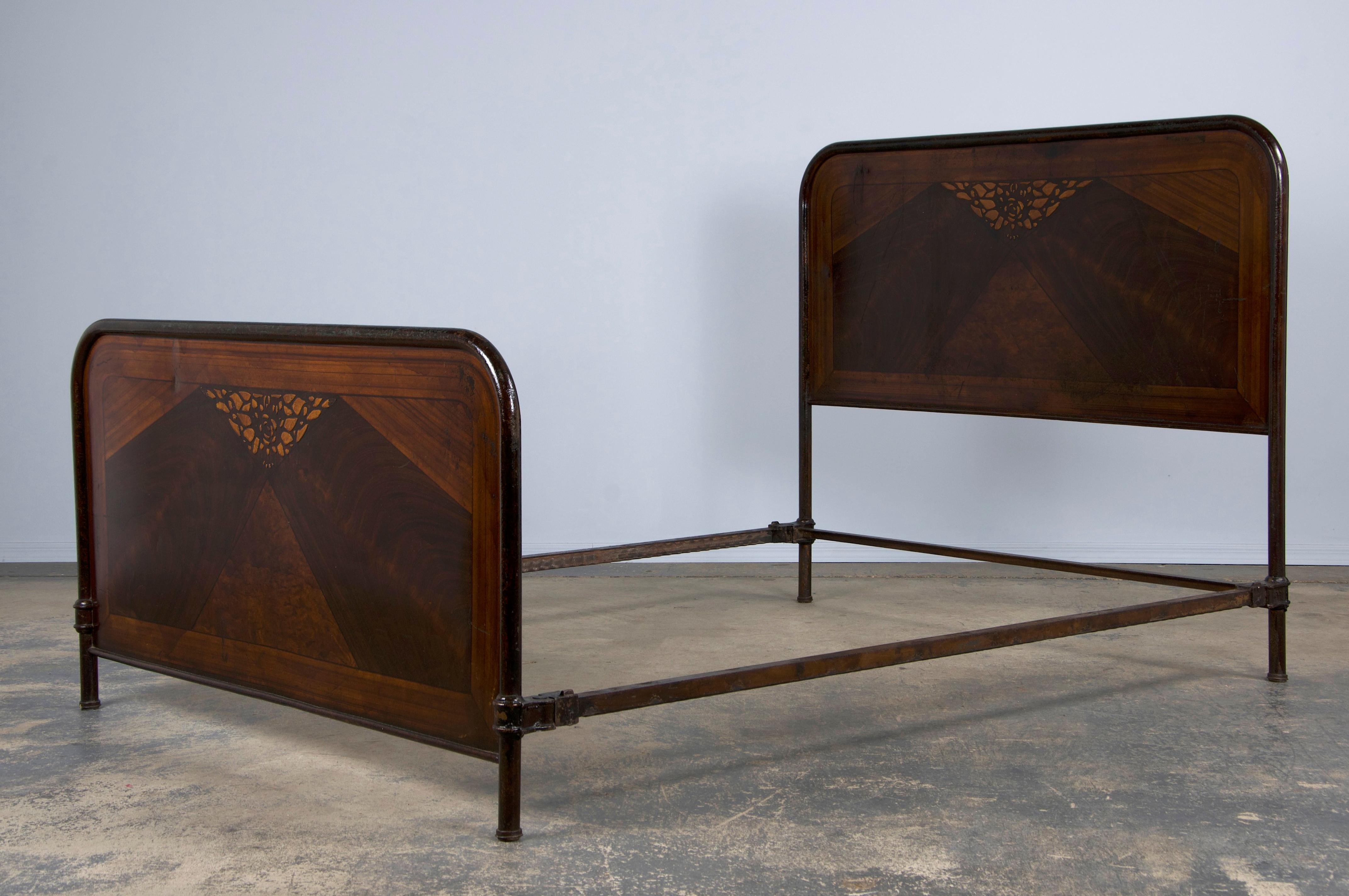 1930s French Art Deco Painted Wrought Iron Full Size Bed Frame For Sale 10