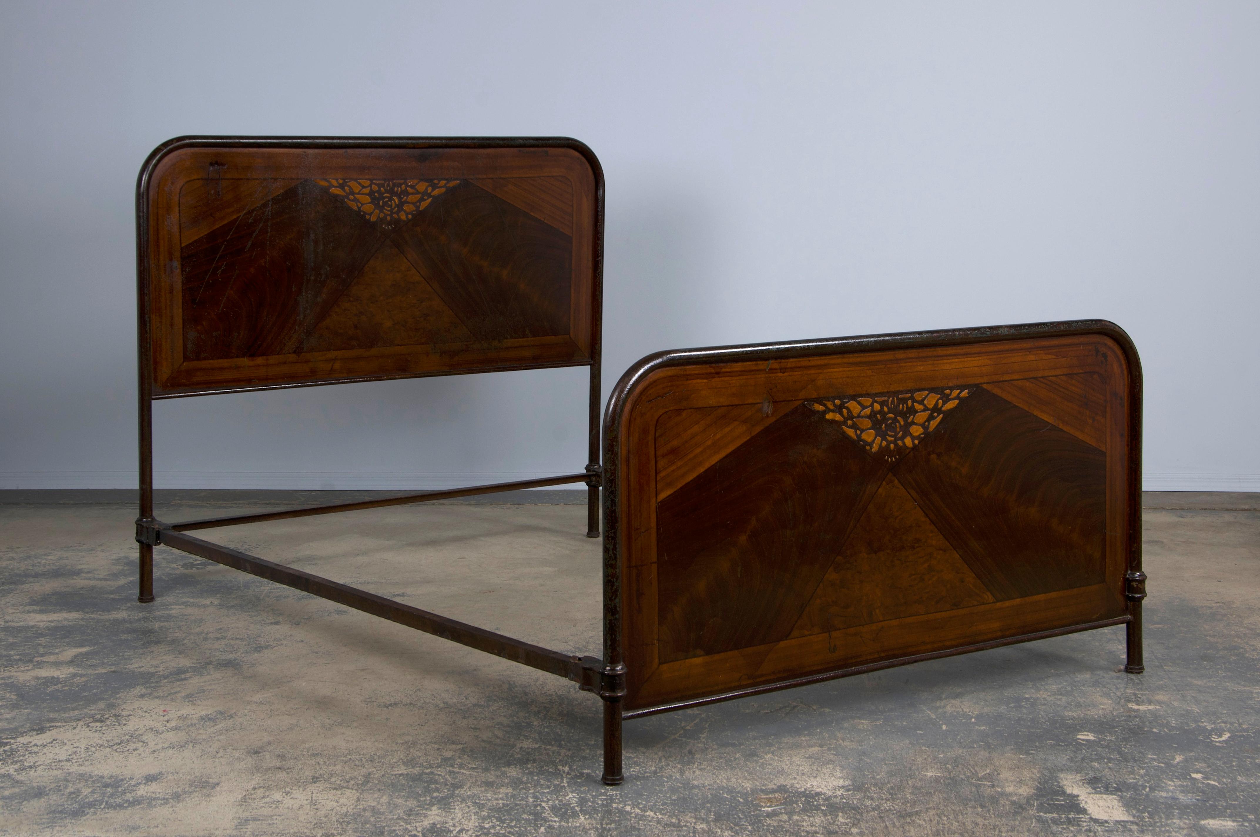1930s French Art Deco Painted Wrought Iron Full Size Bed Frame For Sale 4