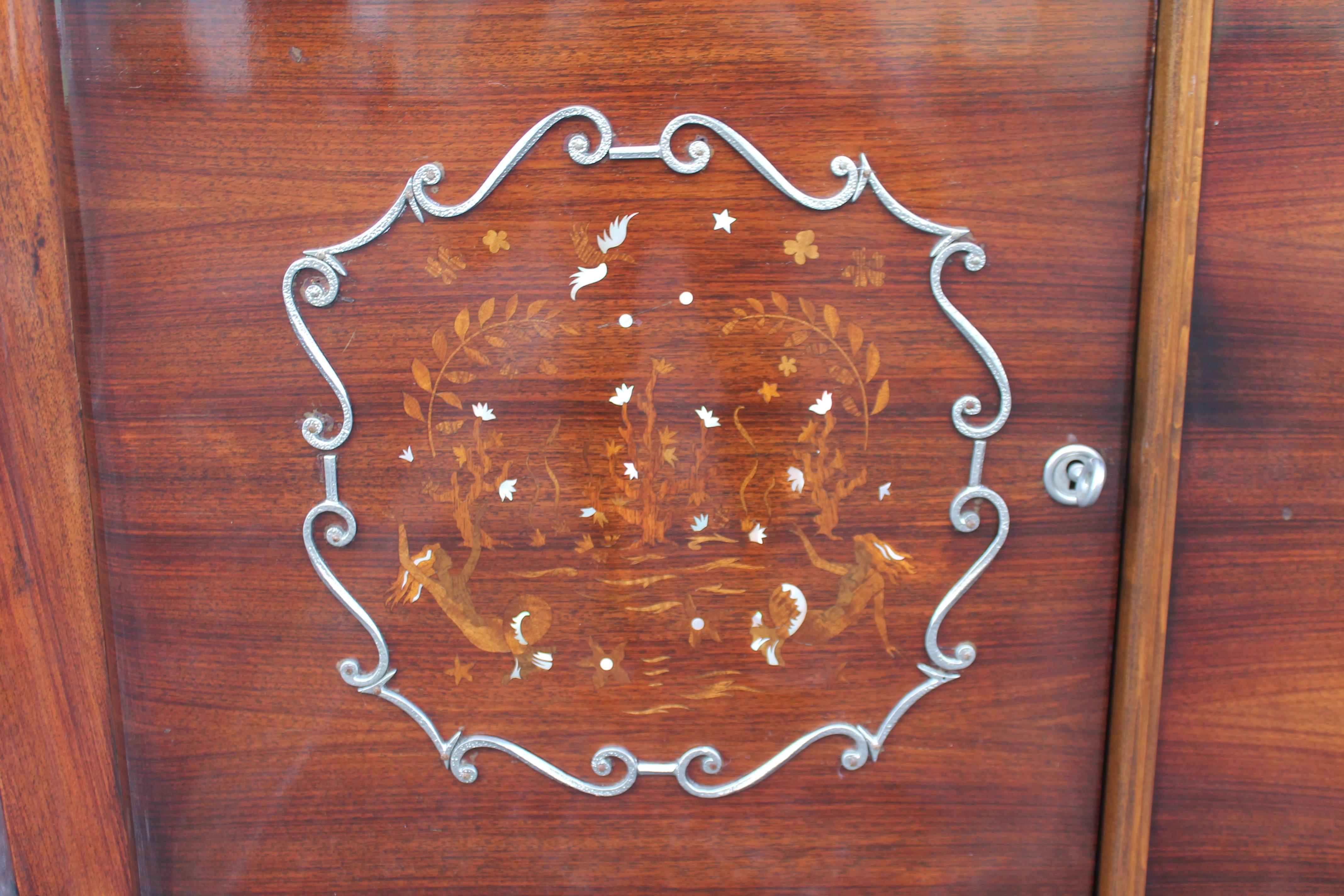 Metà XX secolo Buffet Art Deco francese del 1930 in palissandro/ M.M.P. Intarsio di sirene stile Jules Leleu in vendita