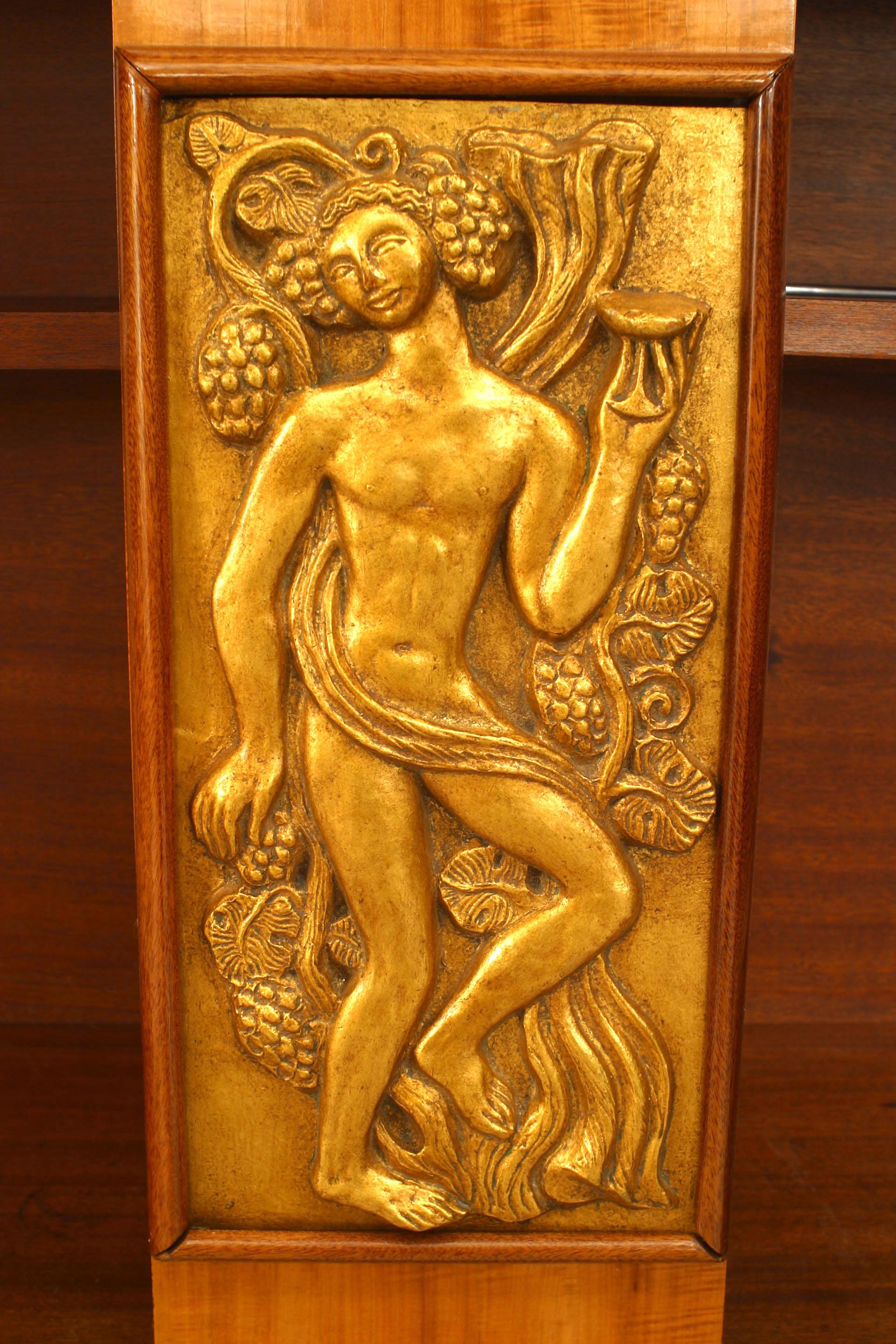 Französische Art Deco-Kommode aus Satinholz und Mahagoni im Arbus-Stil (Blattgold) im Angebot
