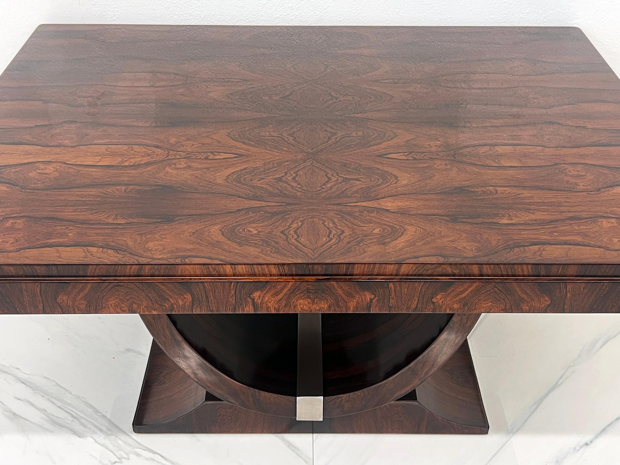 Dieser Tisch ist STUNNING - es ist Franz�ösisch, Art Deco und verfügt über eine stark gemaserte Palisander-Furnier, fachmännisch Buch abgestimmt, um ein auffälliges Muster auf der Tischplatte zu schaffen -, dass nach unten erstreckt sich auf die