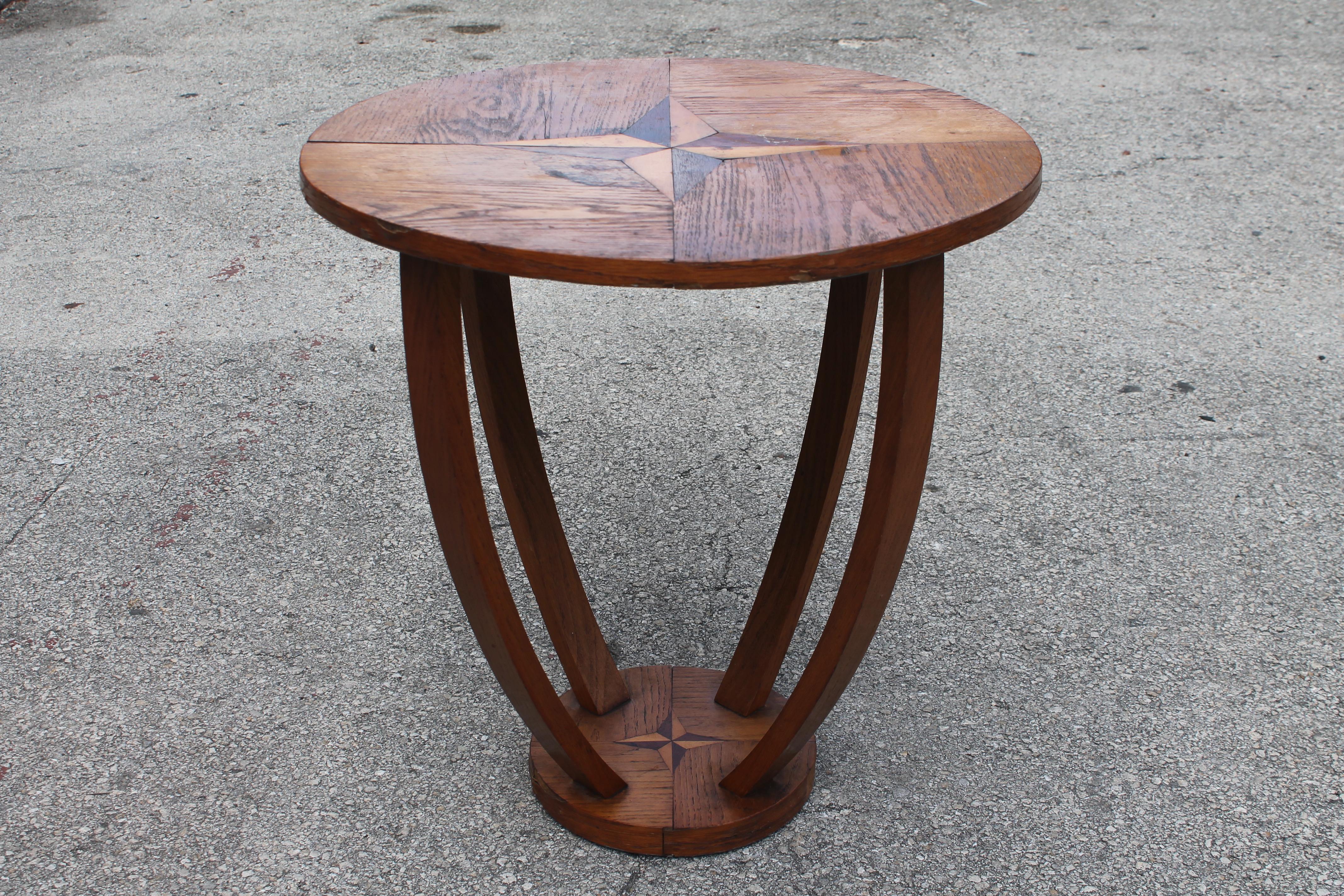 1930s French Art Deco Round Side/ Accent Table with Compass Inlay Detail In Good Condition For Sale In Opa Locka, FL