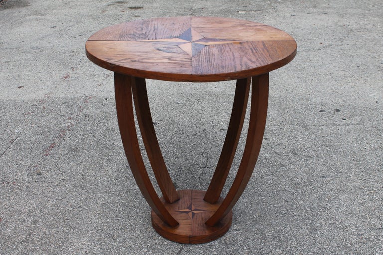 table d'appoint mauresque antique à deux niveaux En vente sur
