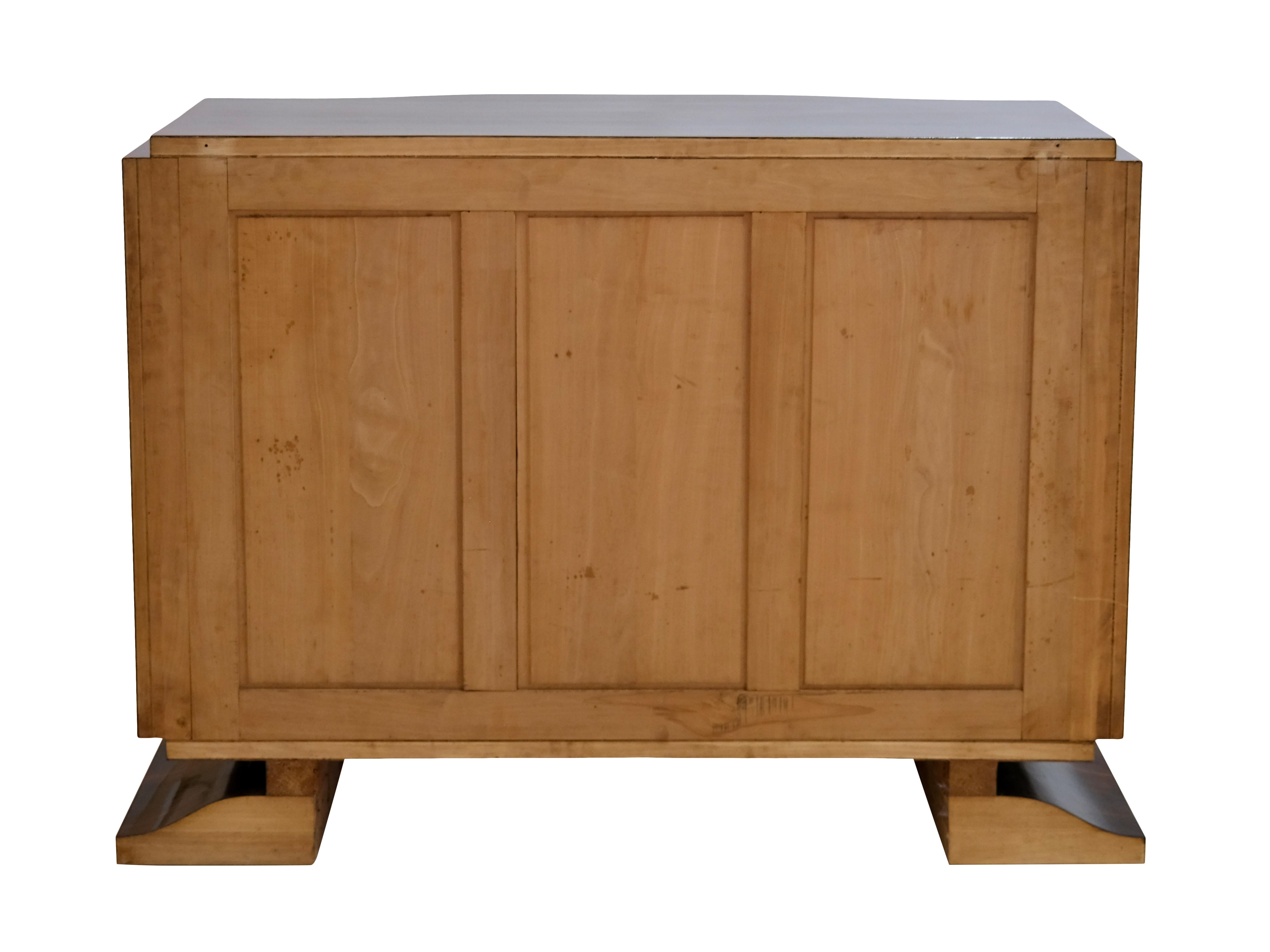 1930s French Art Deco Sideboard in Caucasian Nutwood with Sliding Fittings For Sale 2