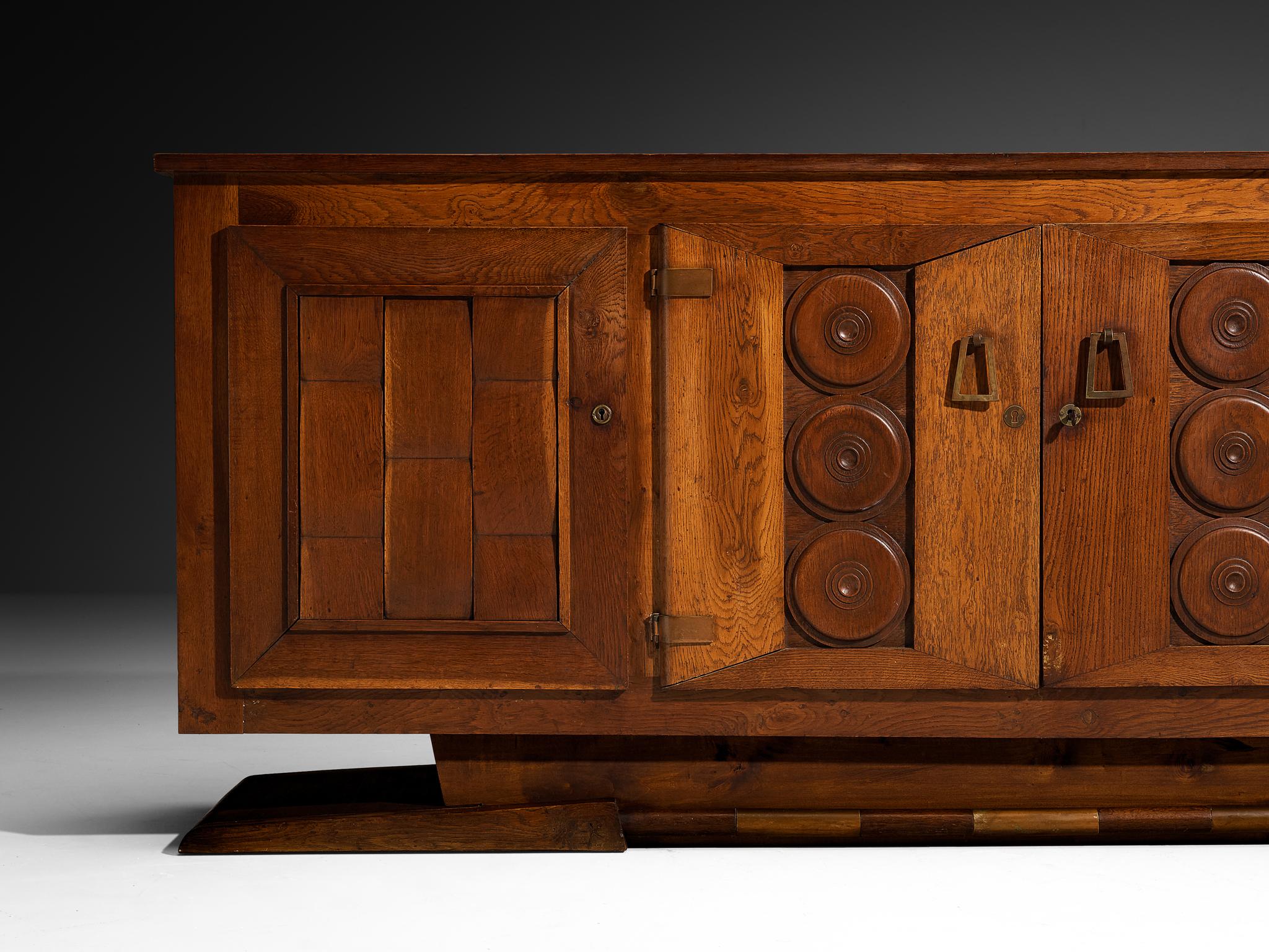 Milieu du XXe siècle Buffet Art Déco français des années 1930 en chêne massif et laiton en vente