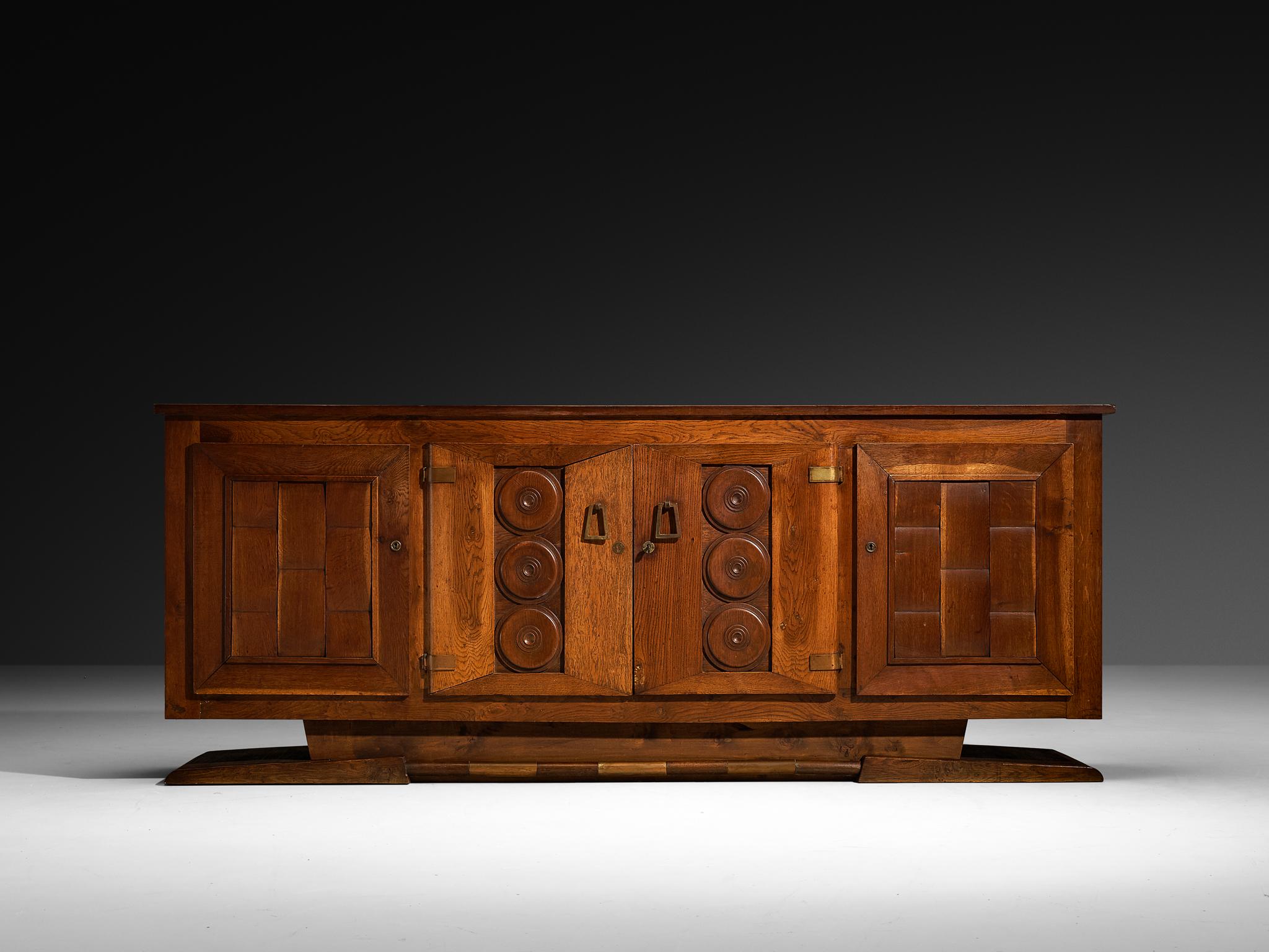 Buffet Art Déco français des années 1930 en chêne massif et laiton en vente 2