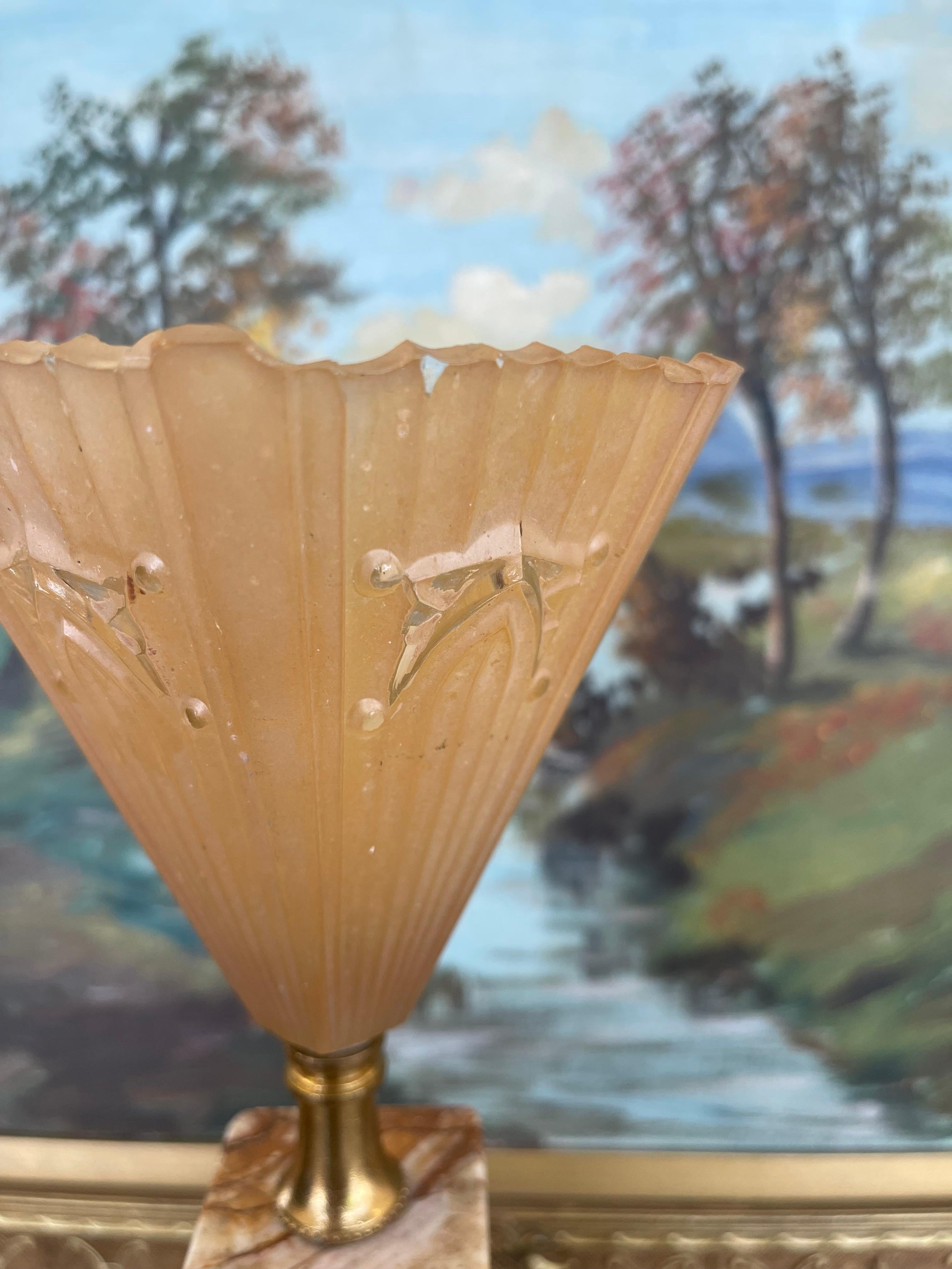 1930s French Art Deco Style Table Lamp with Molded Peach Glass Fan Shade For Sale 3