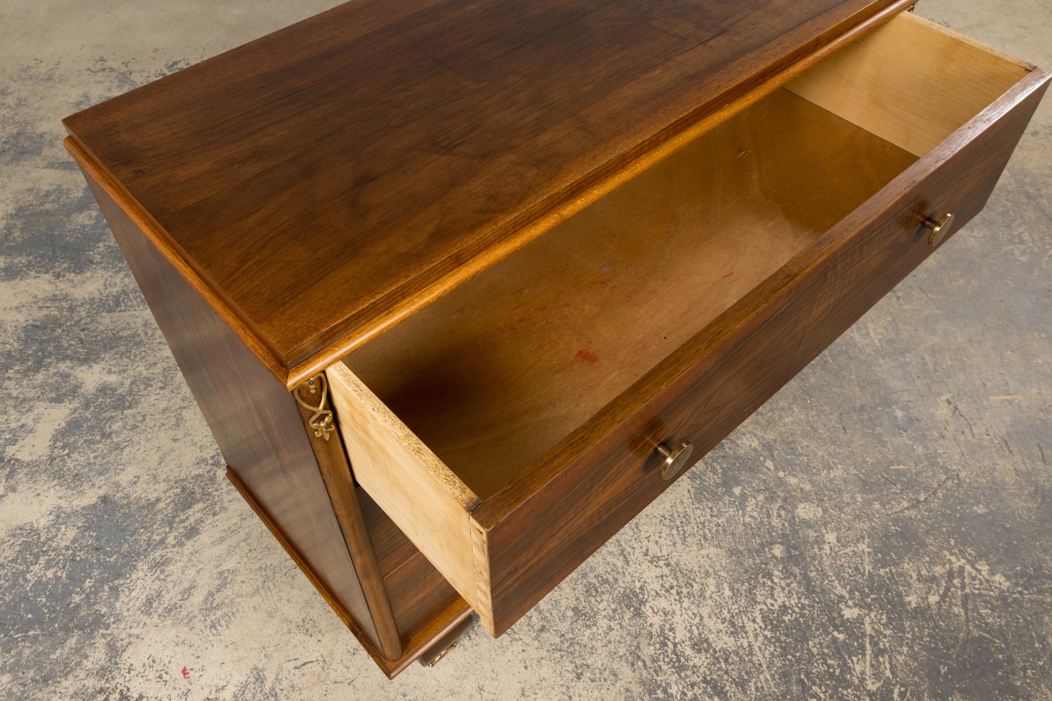 Cómoda francesa Art Decó de nogal de los años 30 en venta 3