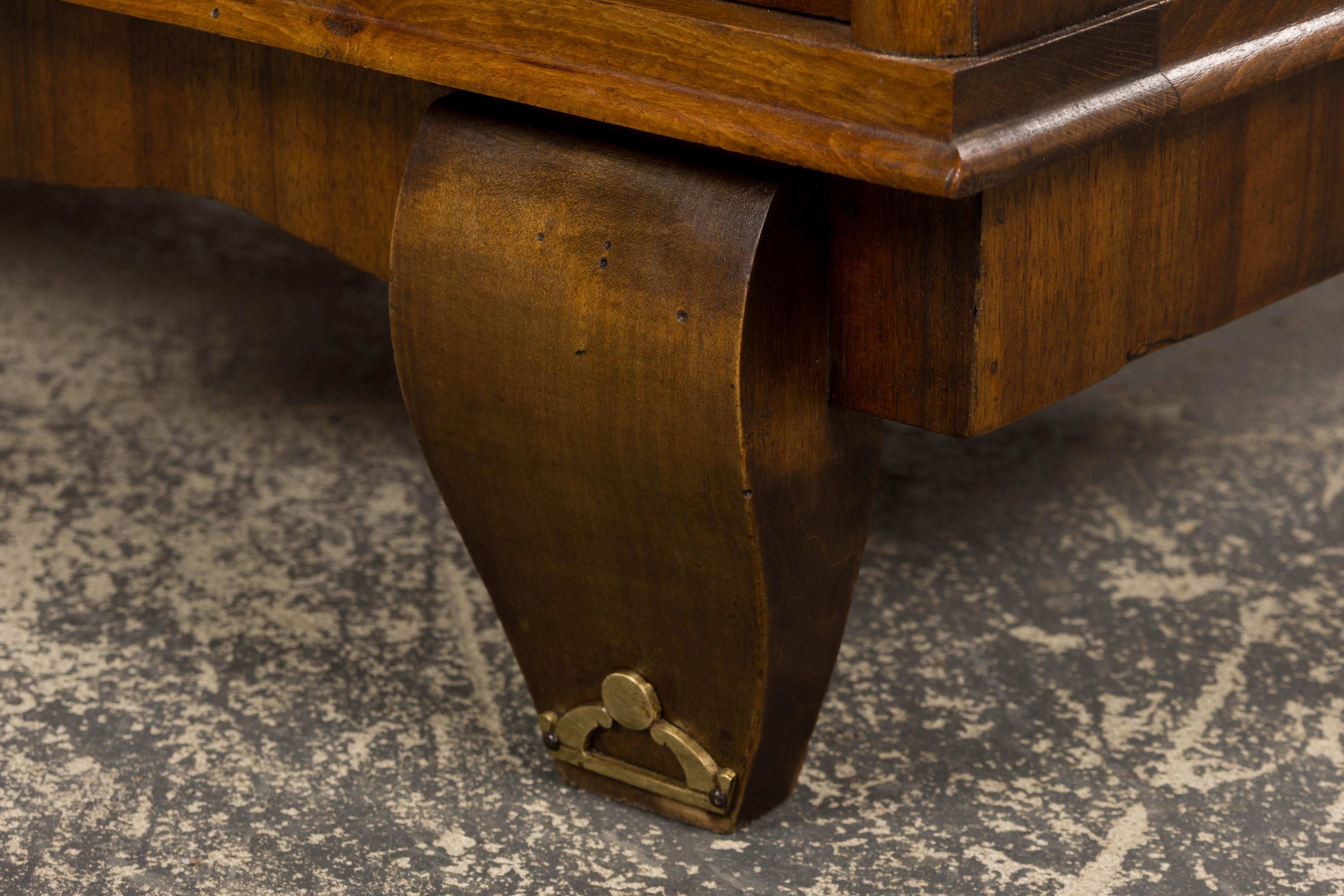 Cómoda francesa Art Decó de nogal de los años 30 en venta 11