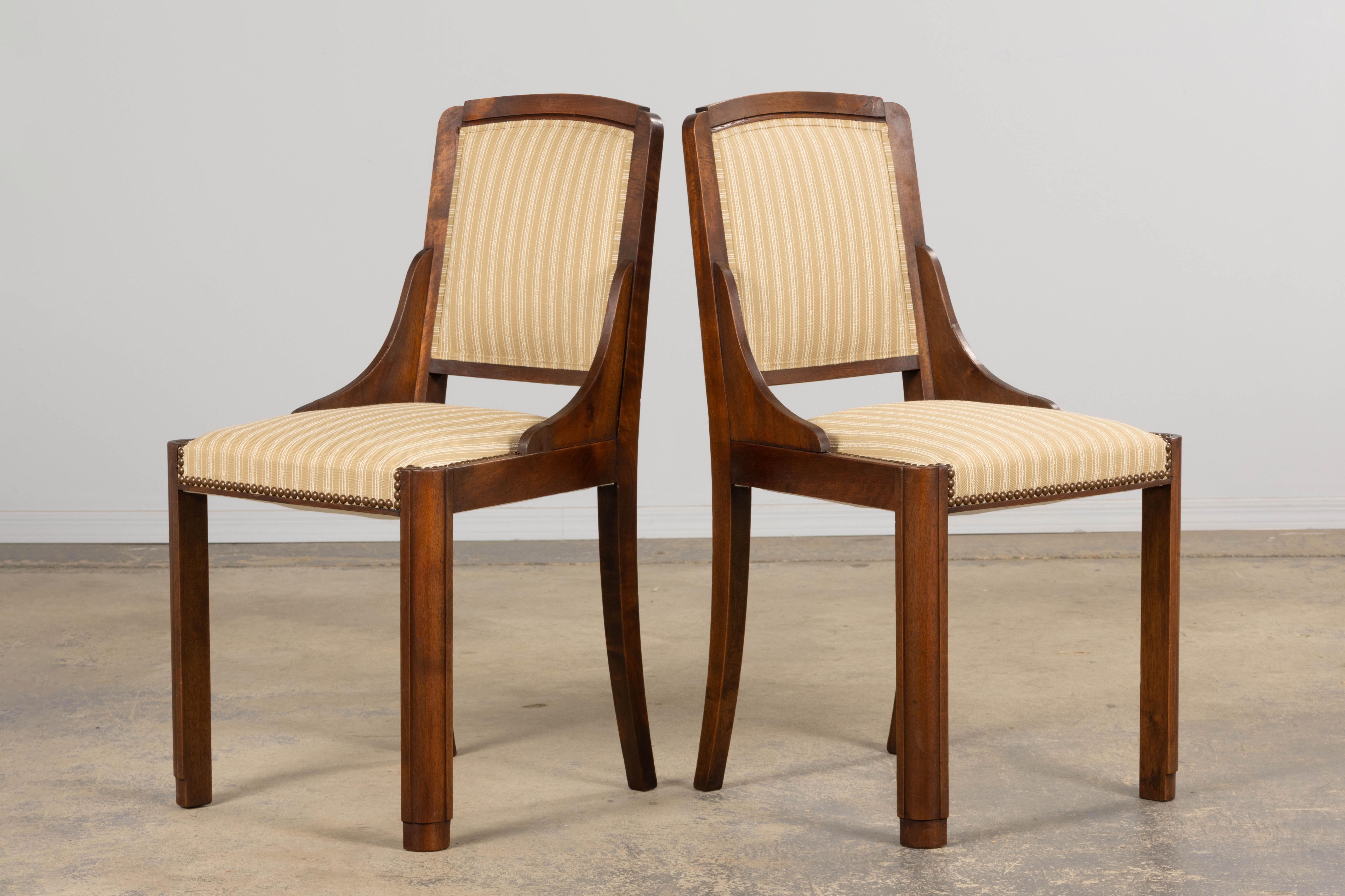 Sedie da pranzo in noce Art Deco francese degli anni '30 a righe beige - Set di 6 in vendita 5